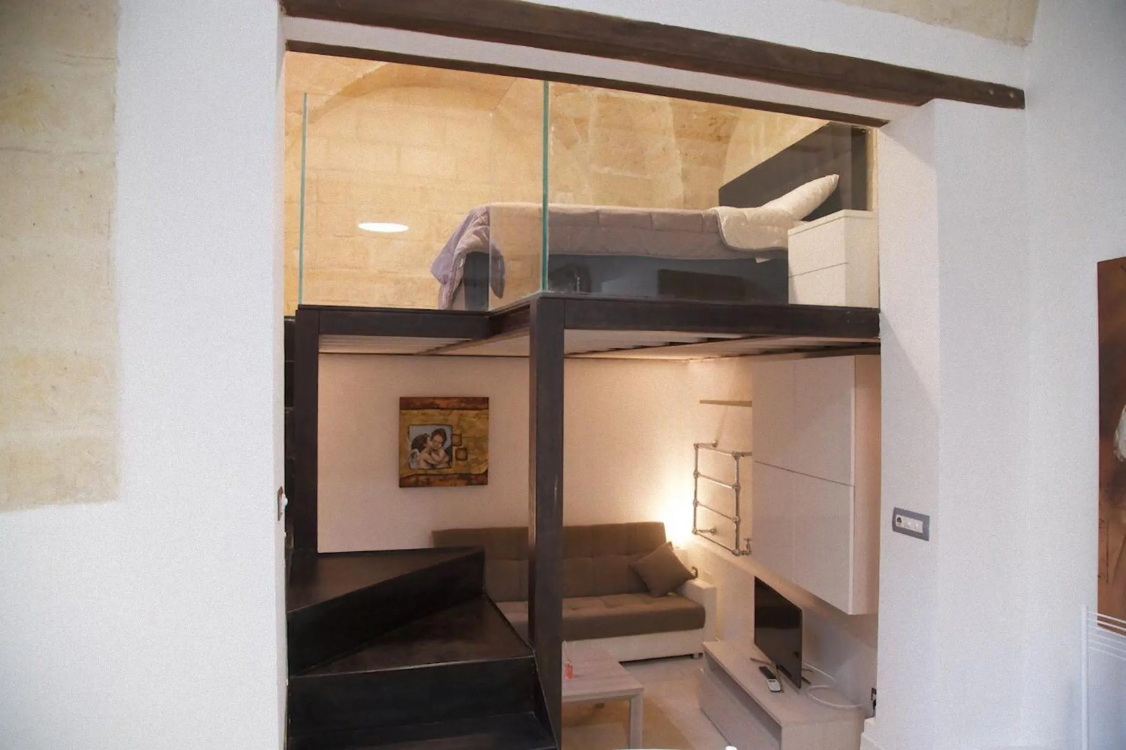 TV and multimedia, Bed in Suite del Teatro Romano