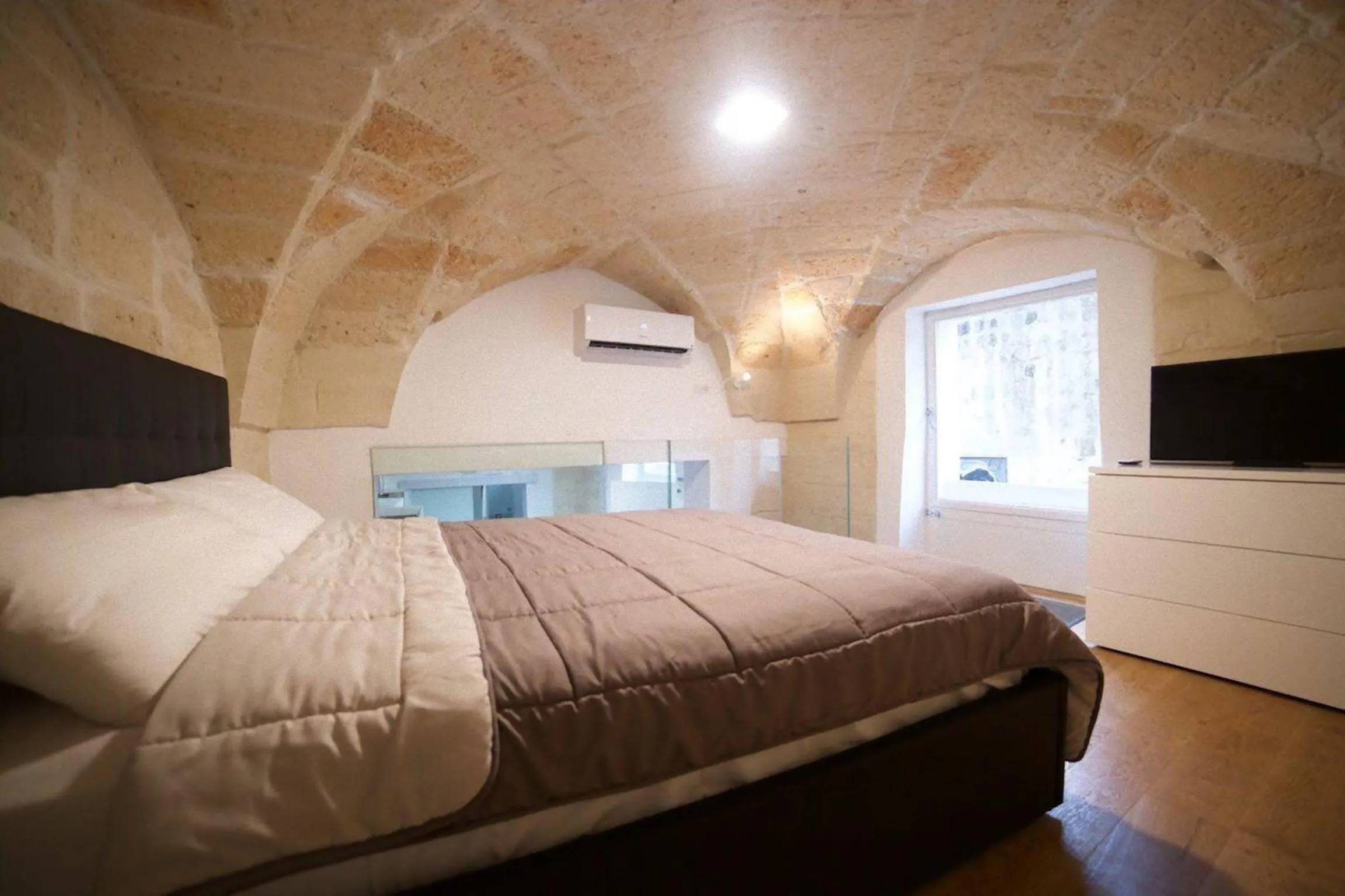 TV and multimedia, Bed in Suite del Teatro Romano