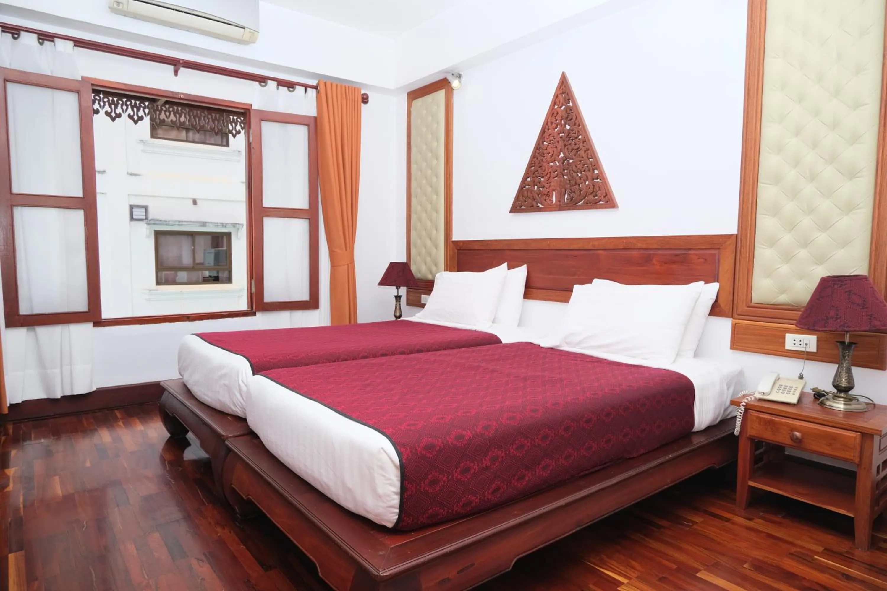 Bed in Chanthapanya Hotel