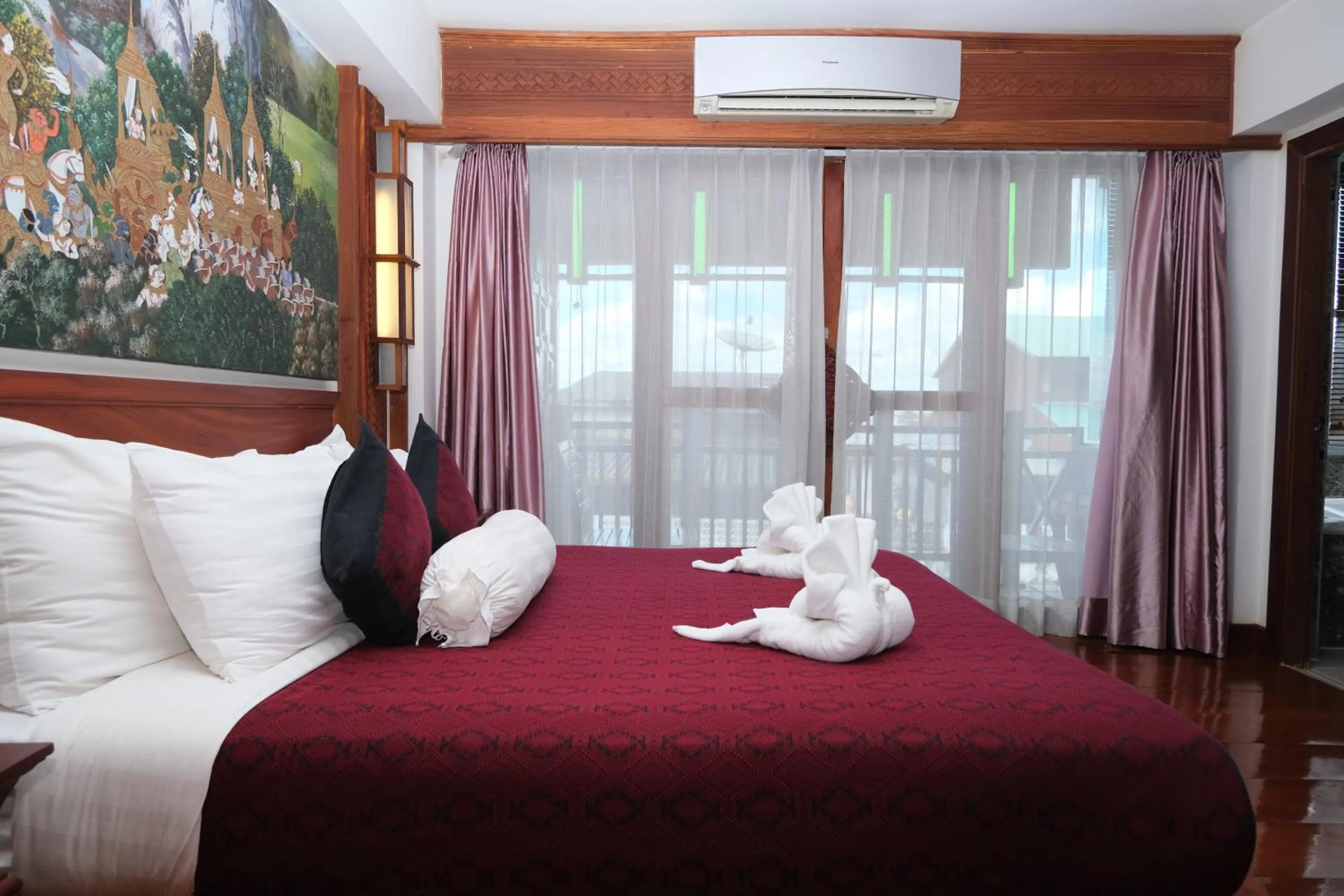 Bed in Chanthapanya Hotel