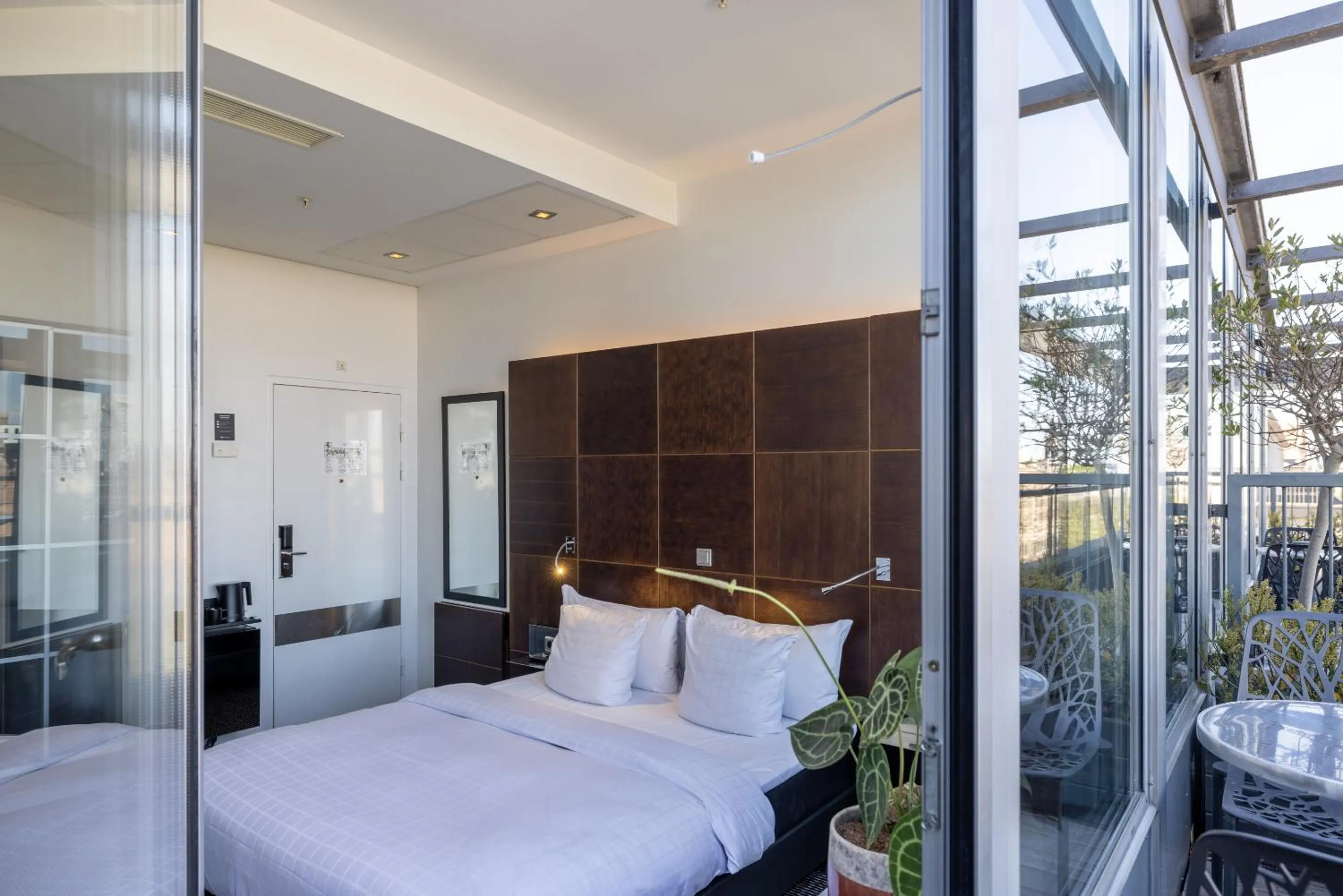 View (from property/room), Bed in The Square