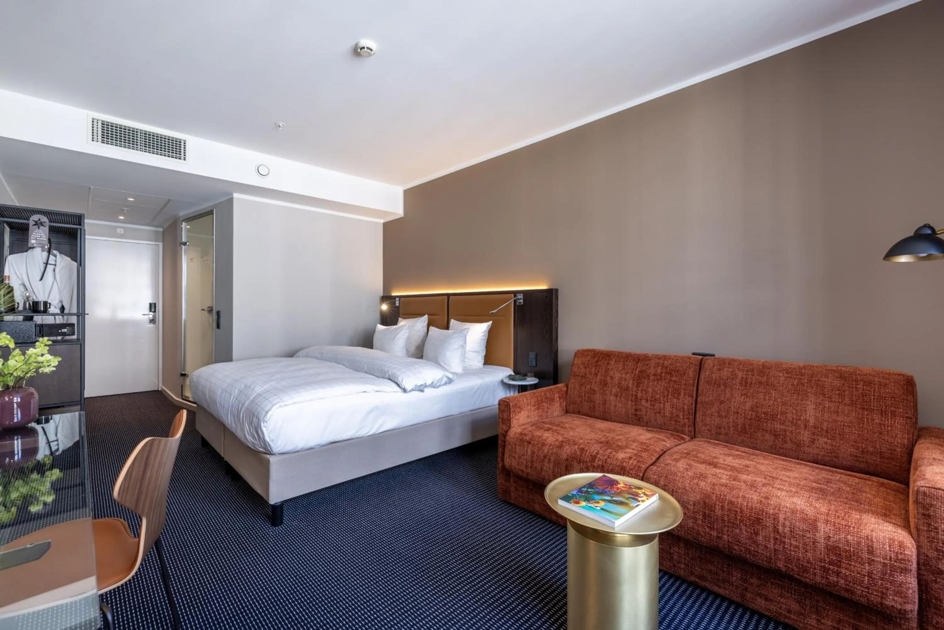 Bedroom, Bed in The Square