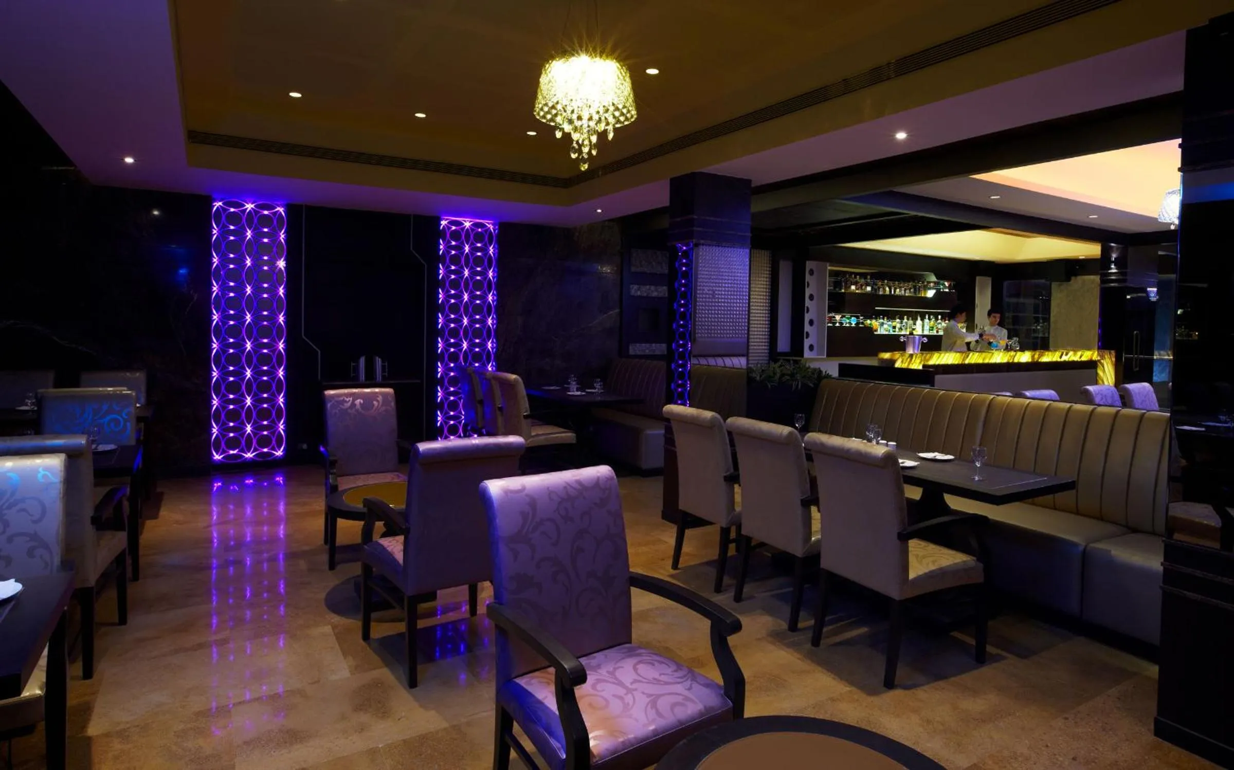 Restaurant/places to eat in Club Emerald