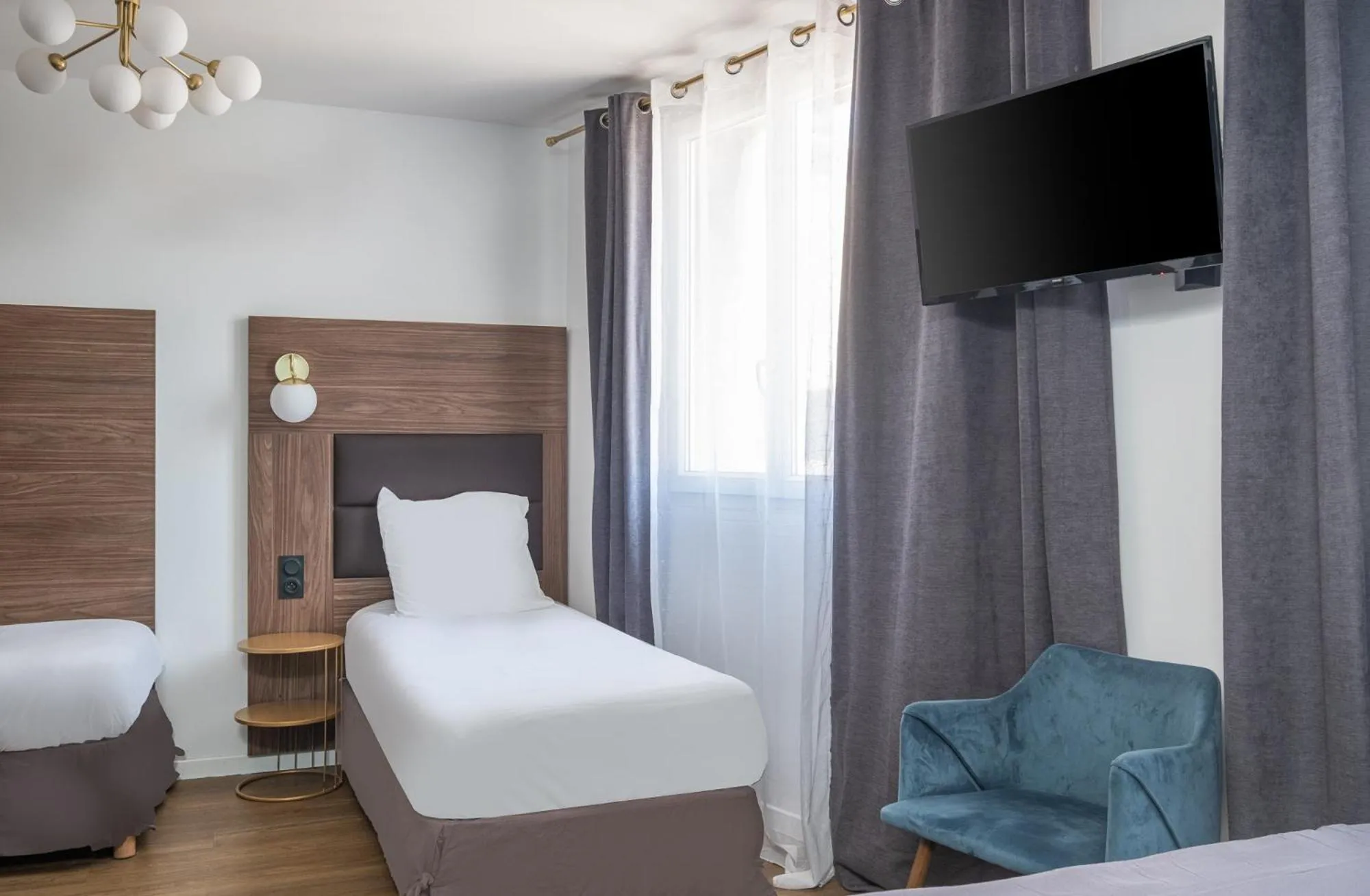 Bed in The Originals Boutique, Hôtel Le Marignan,Le Havre Centre Gare