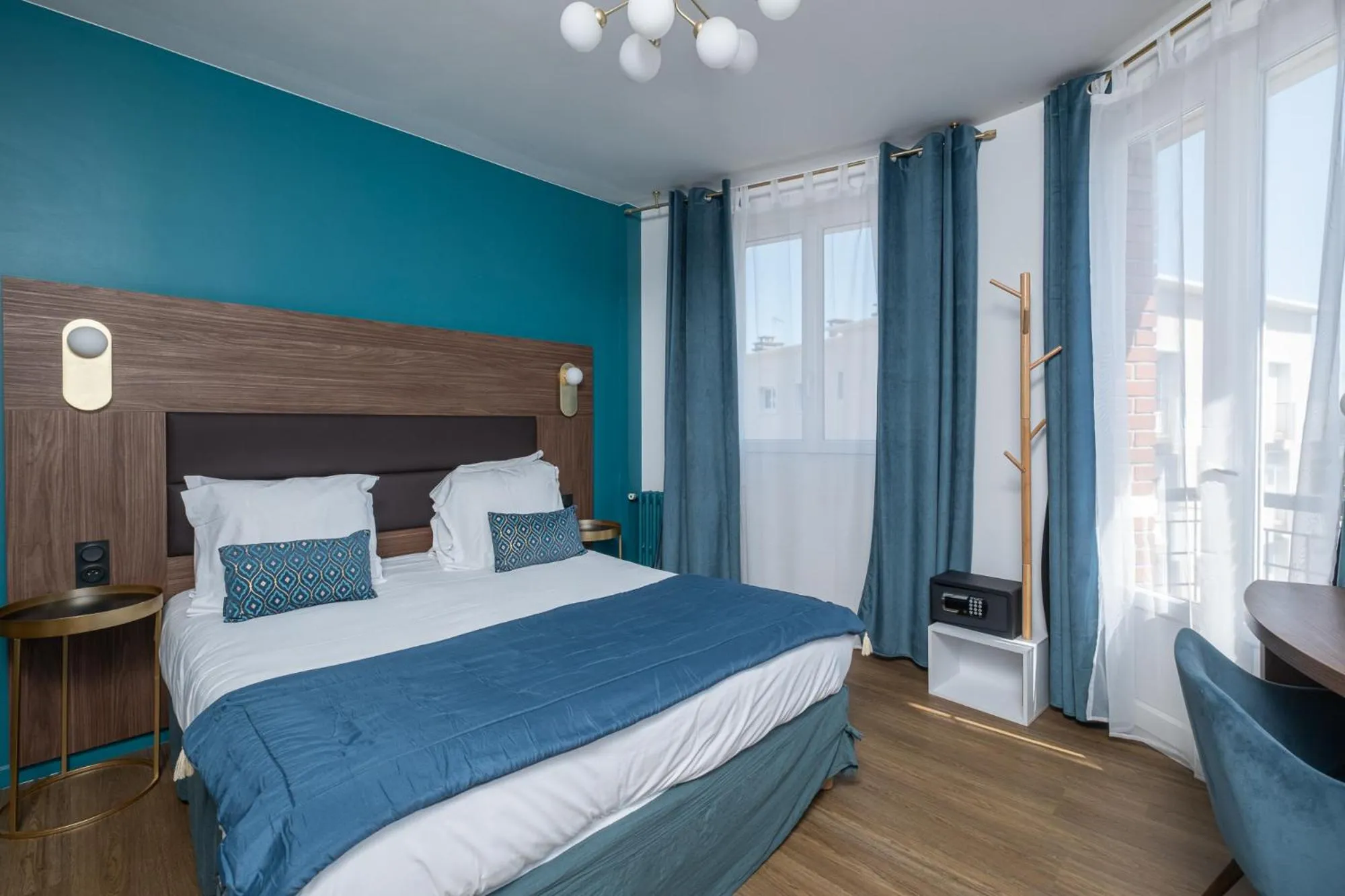 Bed in The Originals Boutique, Hôtel Le Marignan,Le Havre Centre Gare