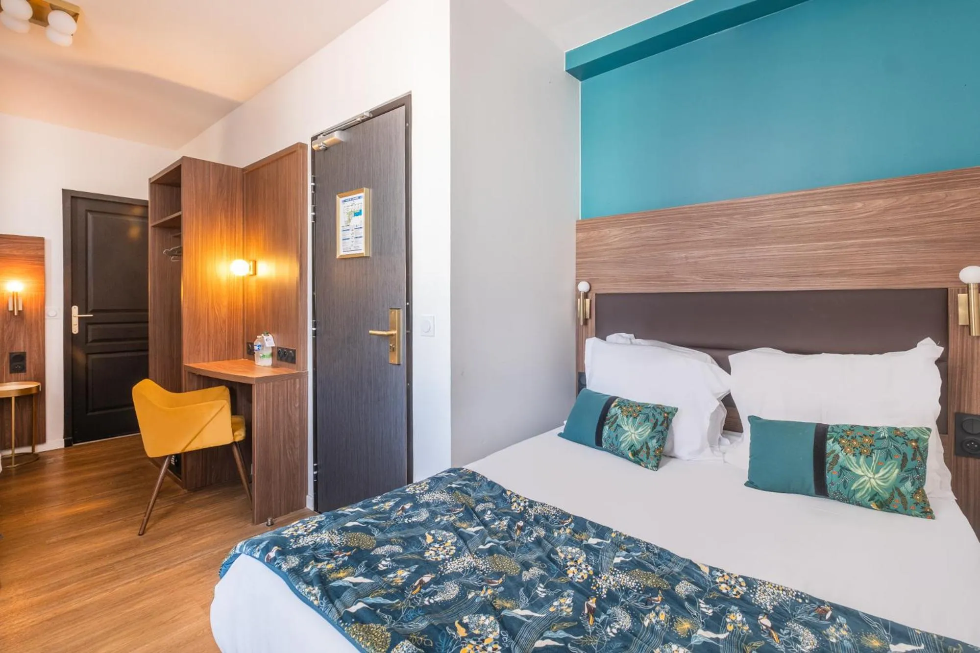 Bed in The Originals Boutique, Hôtel Le Marignan,Le Havre Centre Gare