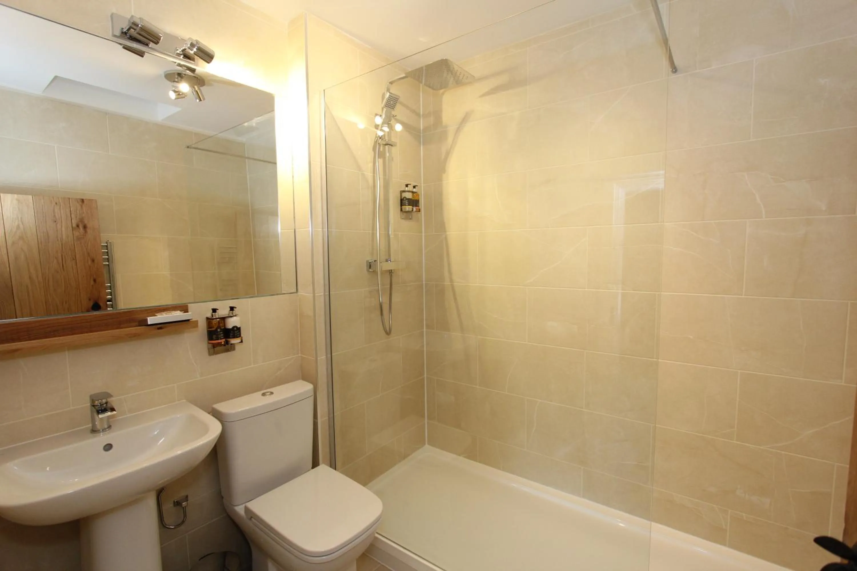 Shower in Plas Yn Dre