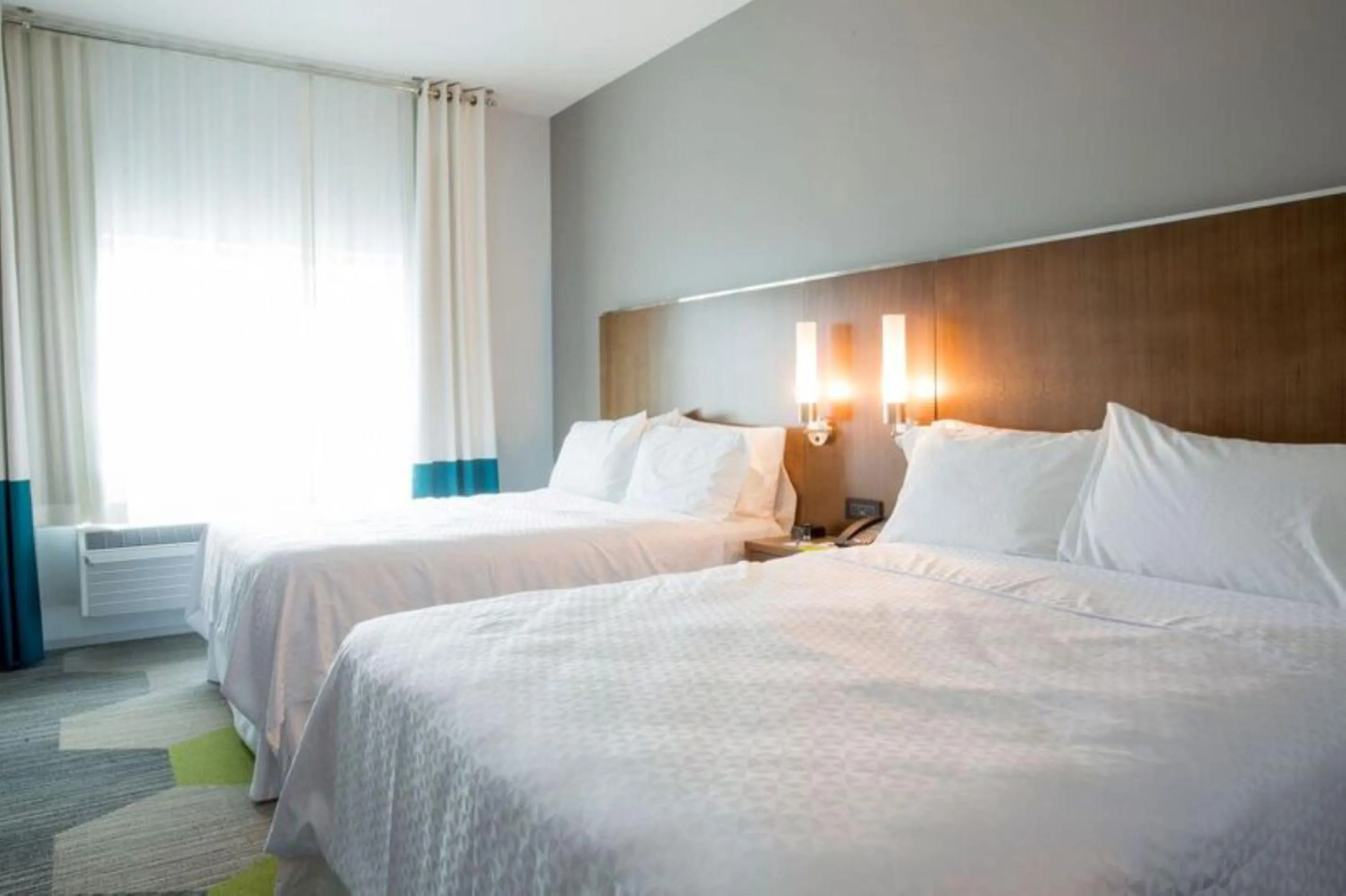 Photo of the whole room, Bed in Four Points by Sheraton Miami Airport