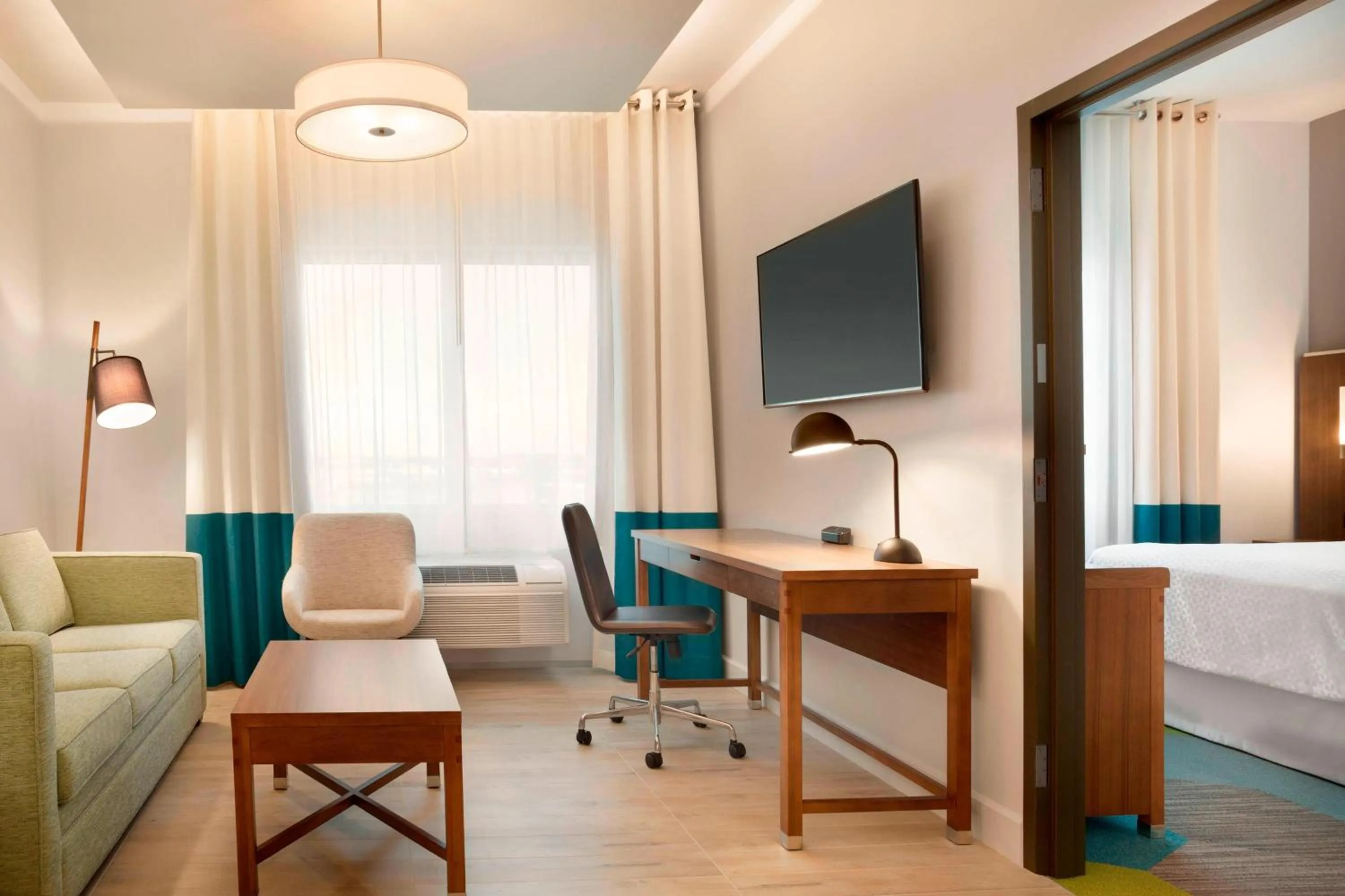 Bedroom, Bed in Four Points by Sheraton Miami Airport