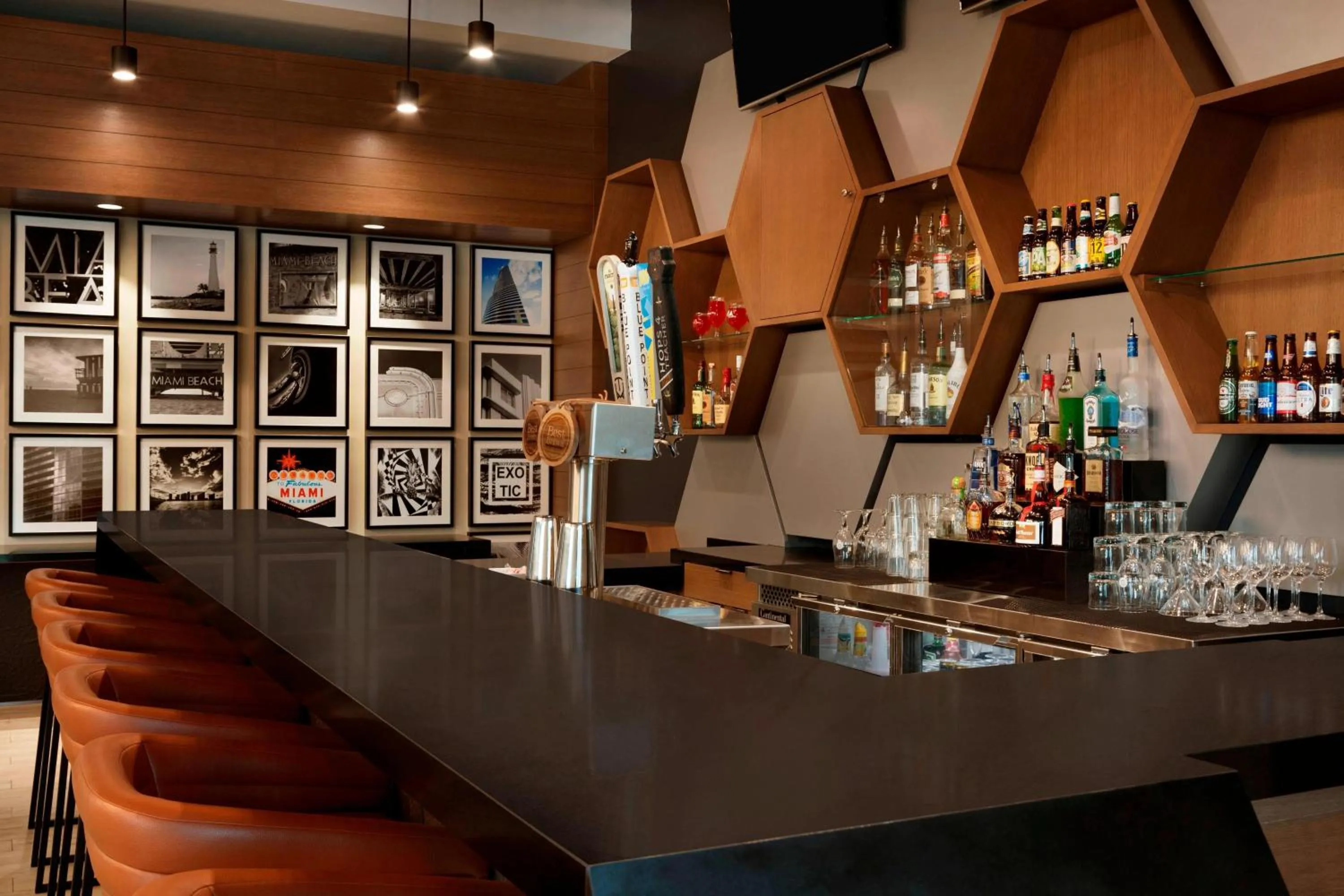 Lounge or bar in Four Points by Sheraton Miami Airport