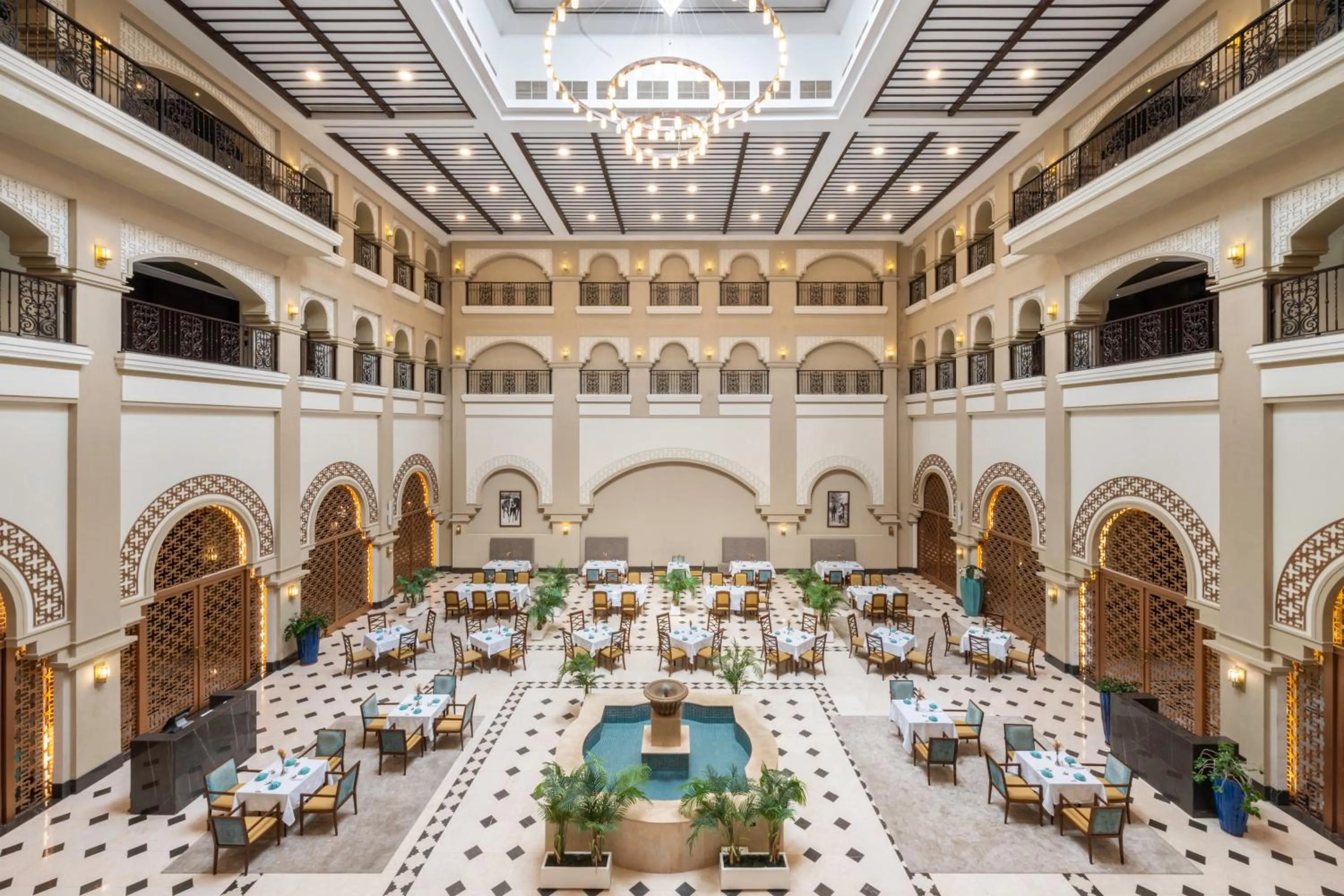 Restaurant/places to eat in Al Habtoor Polo Resort