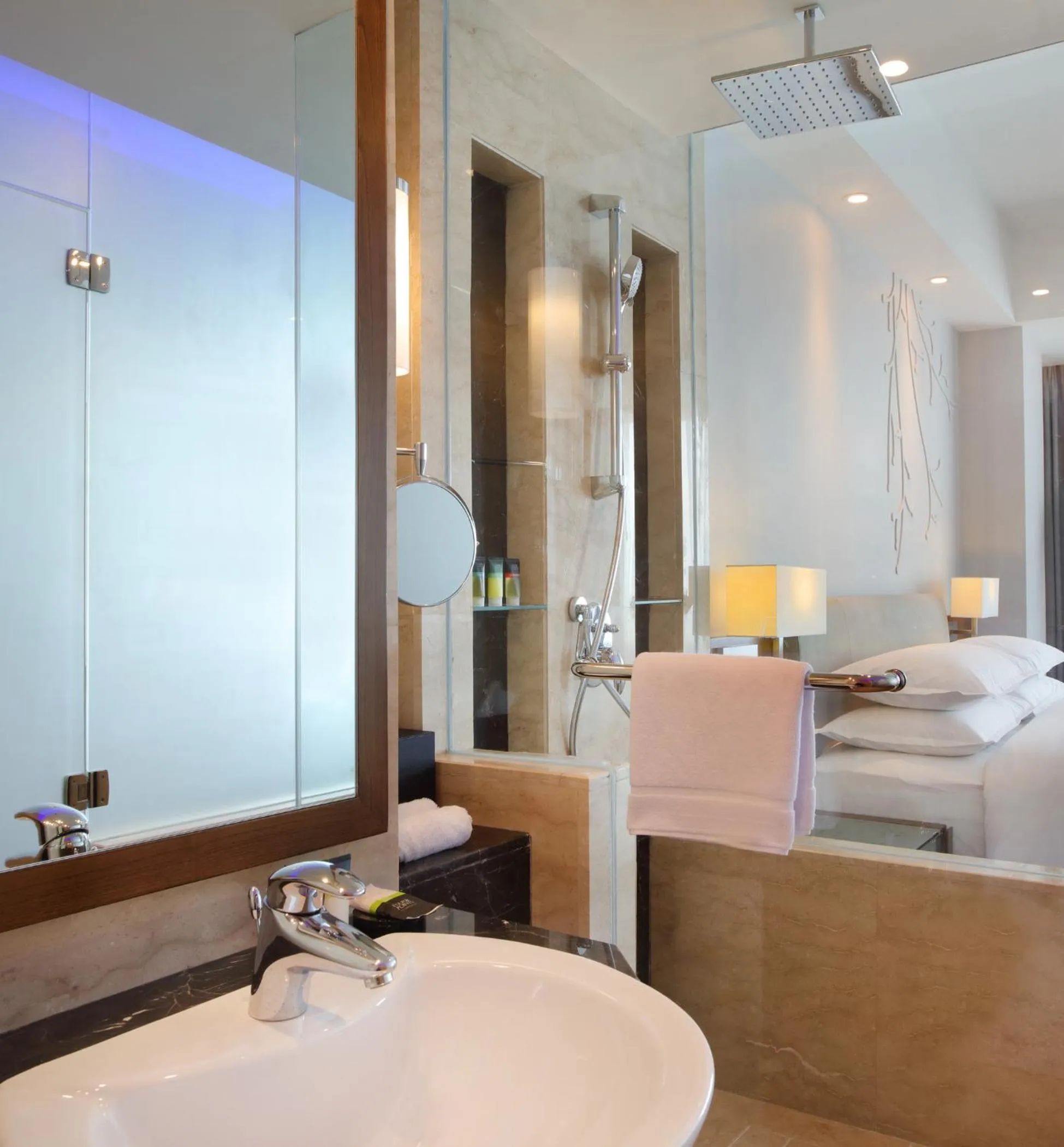 Shower in Four Points by Sheraton Manado