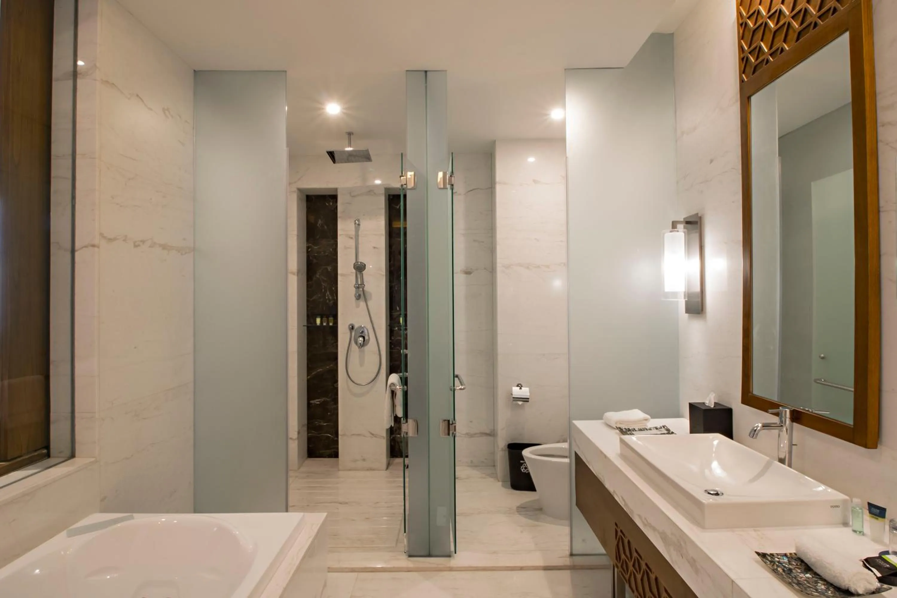 Shower in Four Points by Sheraton Manado