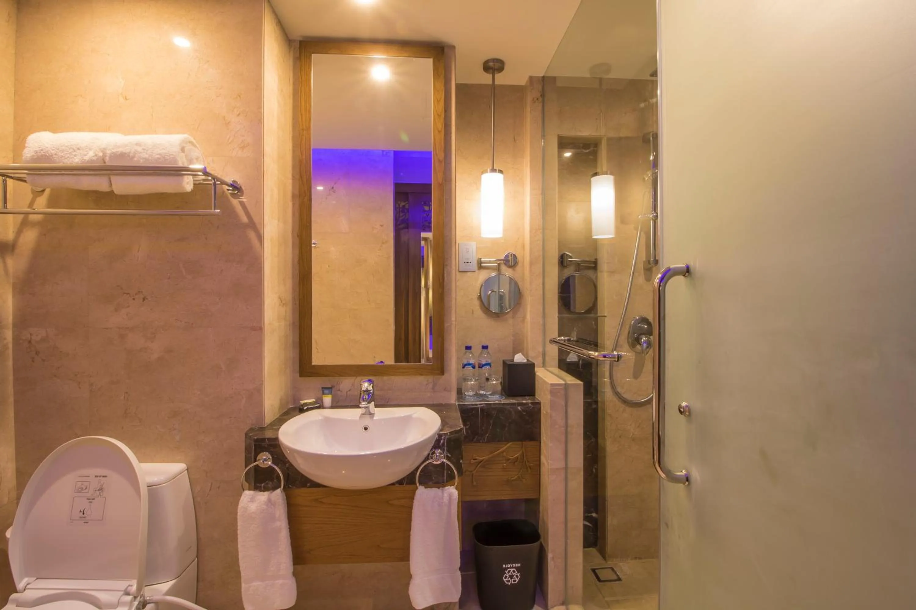 Toilet in Four Points by Sheraton Manado
