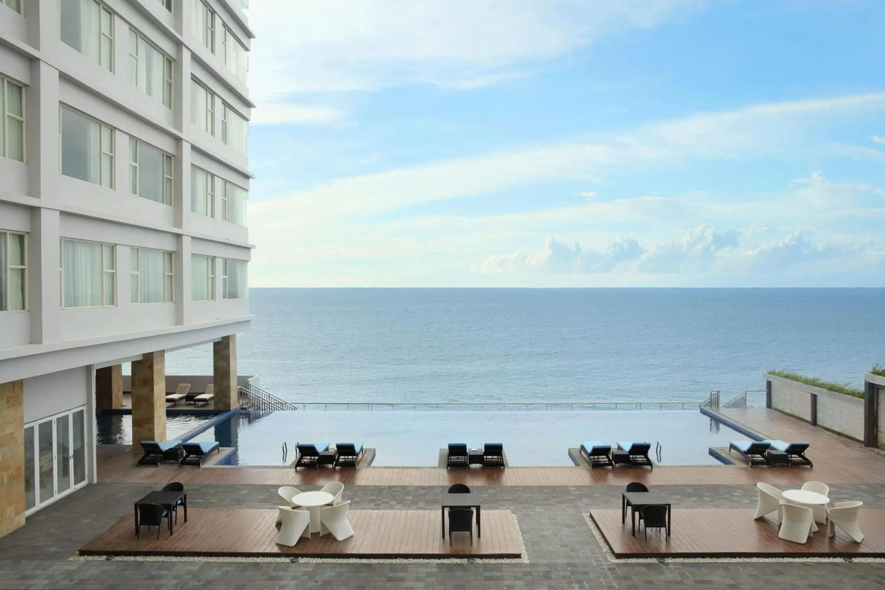 Swimming pool in Four Points by Sheraton Manado