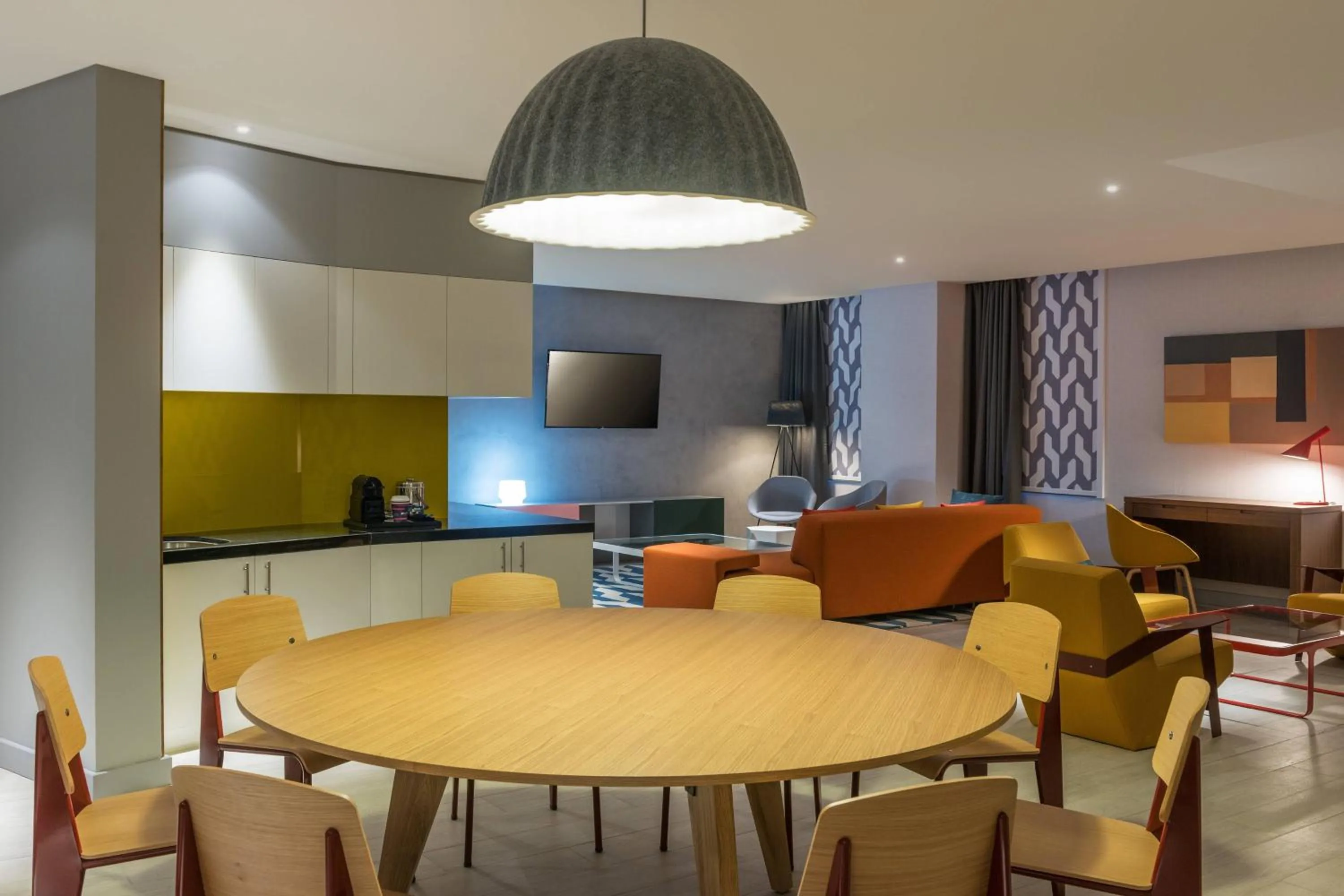 Photo of the whole room in Aloft Al Ain