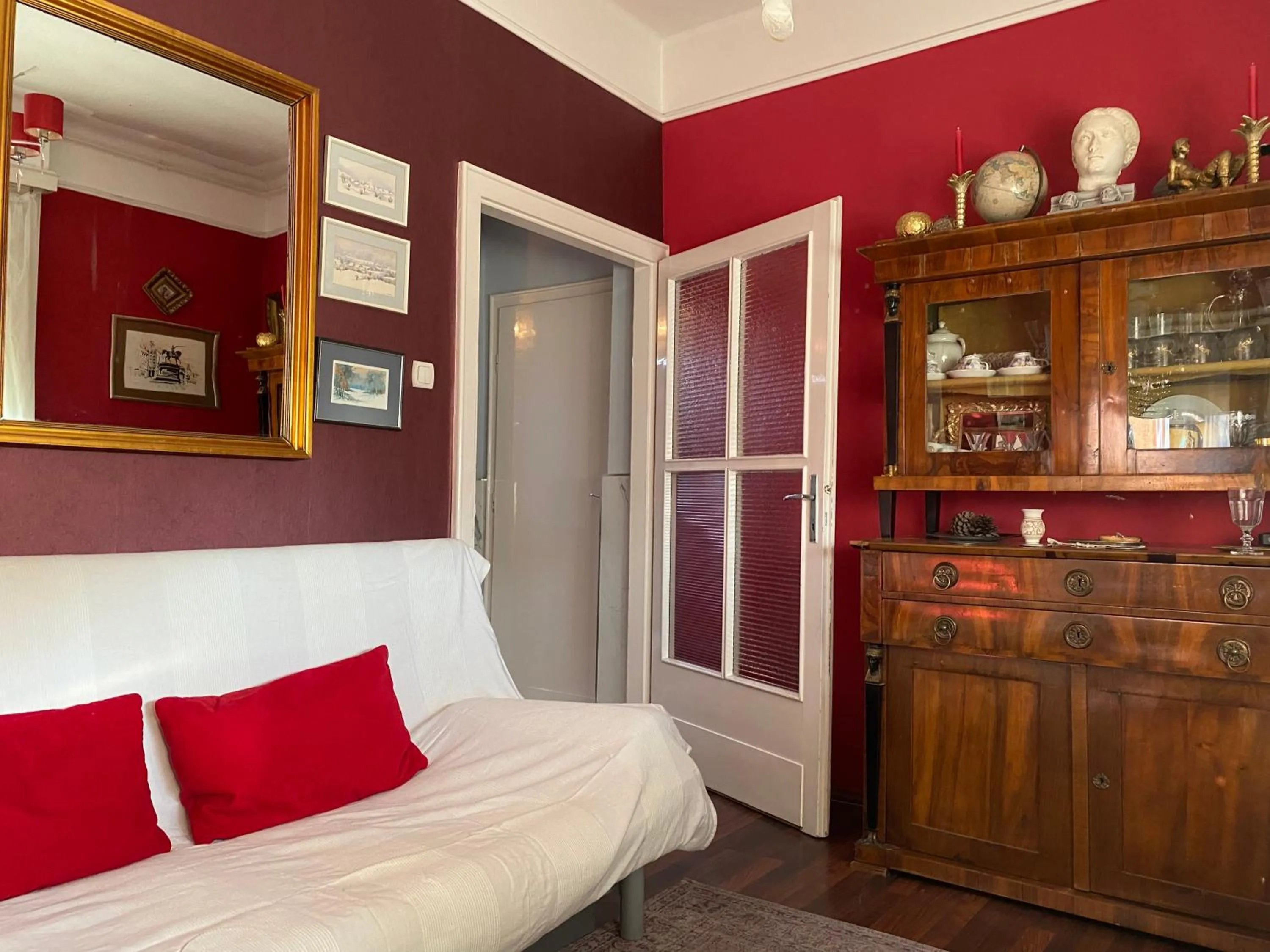 Lonyay Street Apartment