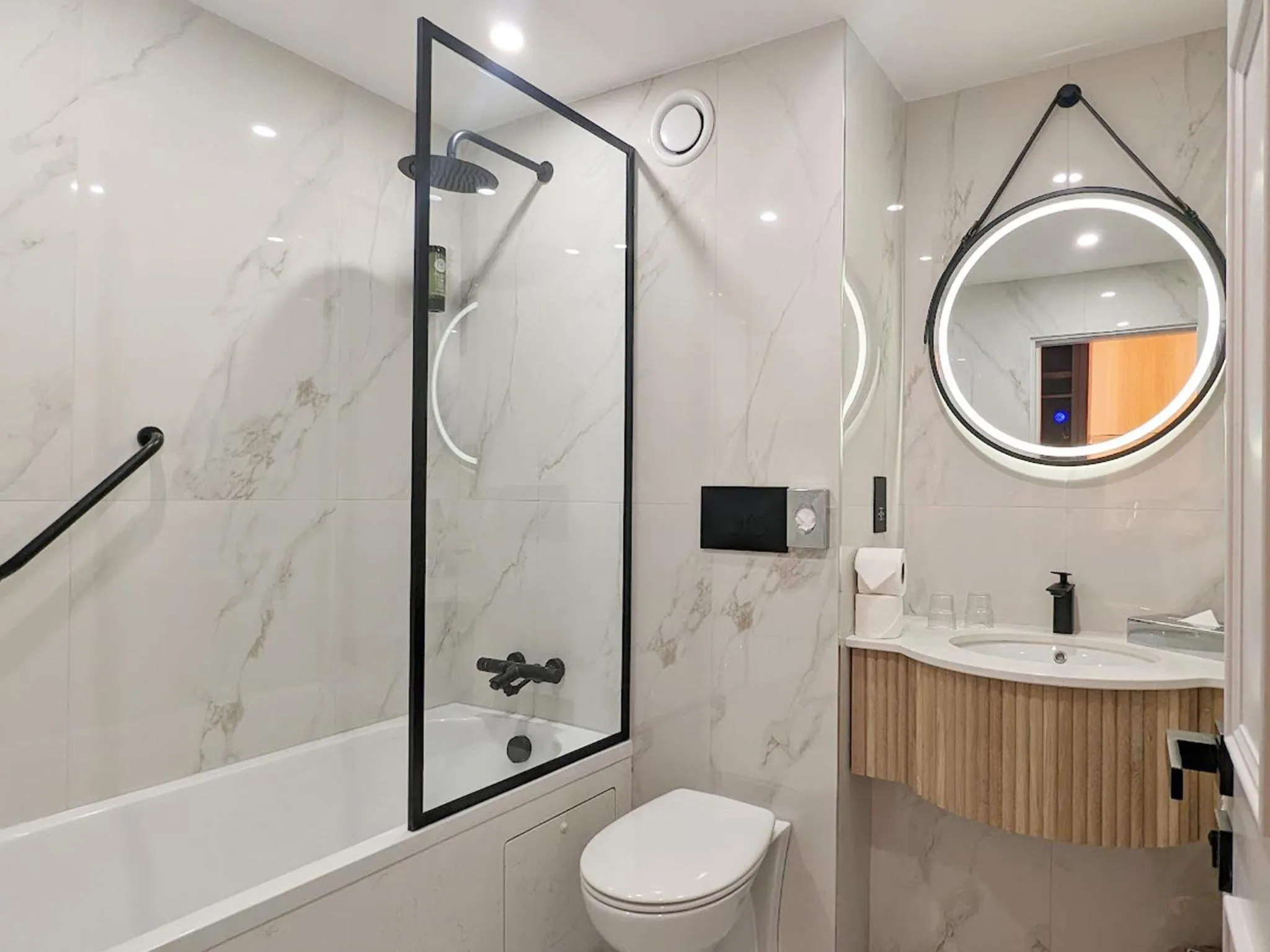 Bathroom in The Connacht Hotel