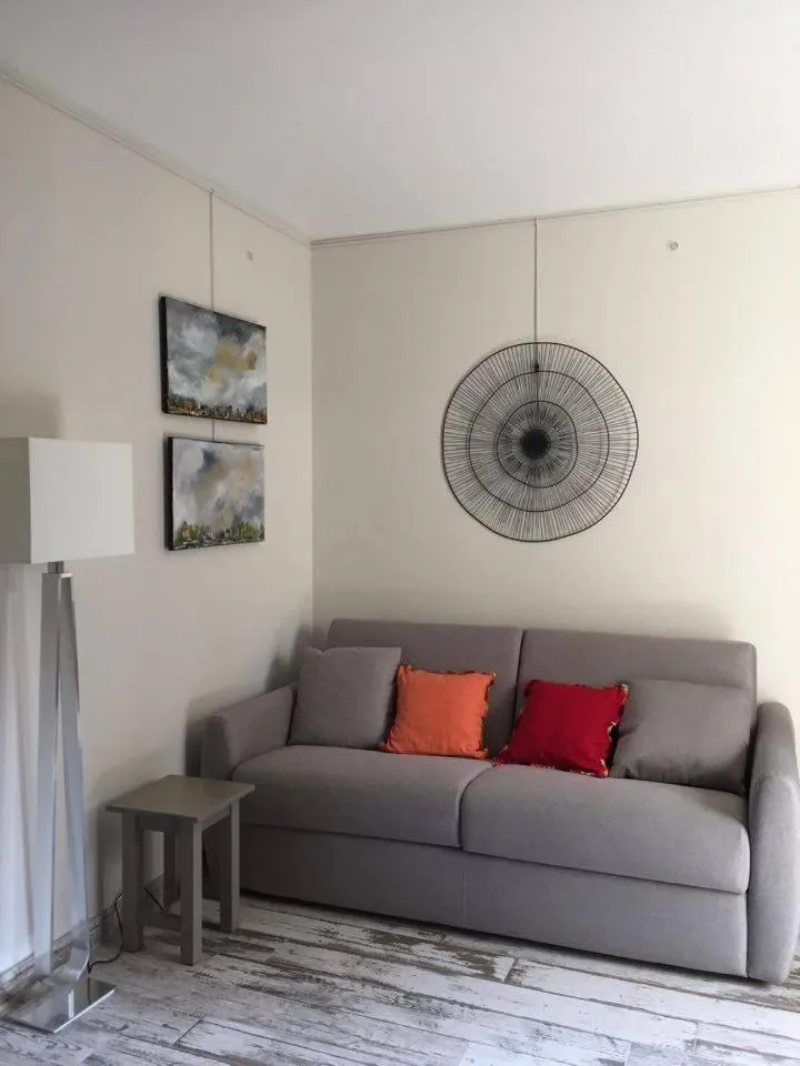 Living room in 1 Square du Docteur Blanche - Paris 16