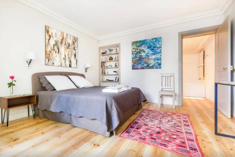 Shower, Bed in 1 Square du Docteur Blanche - Paris 16