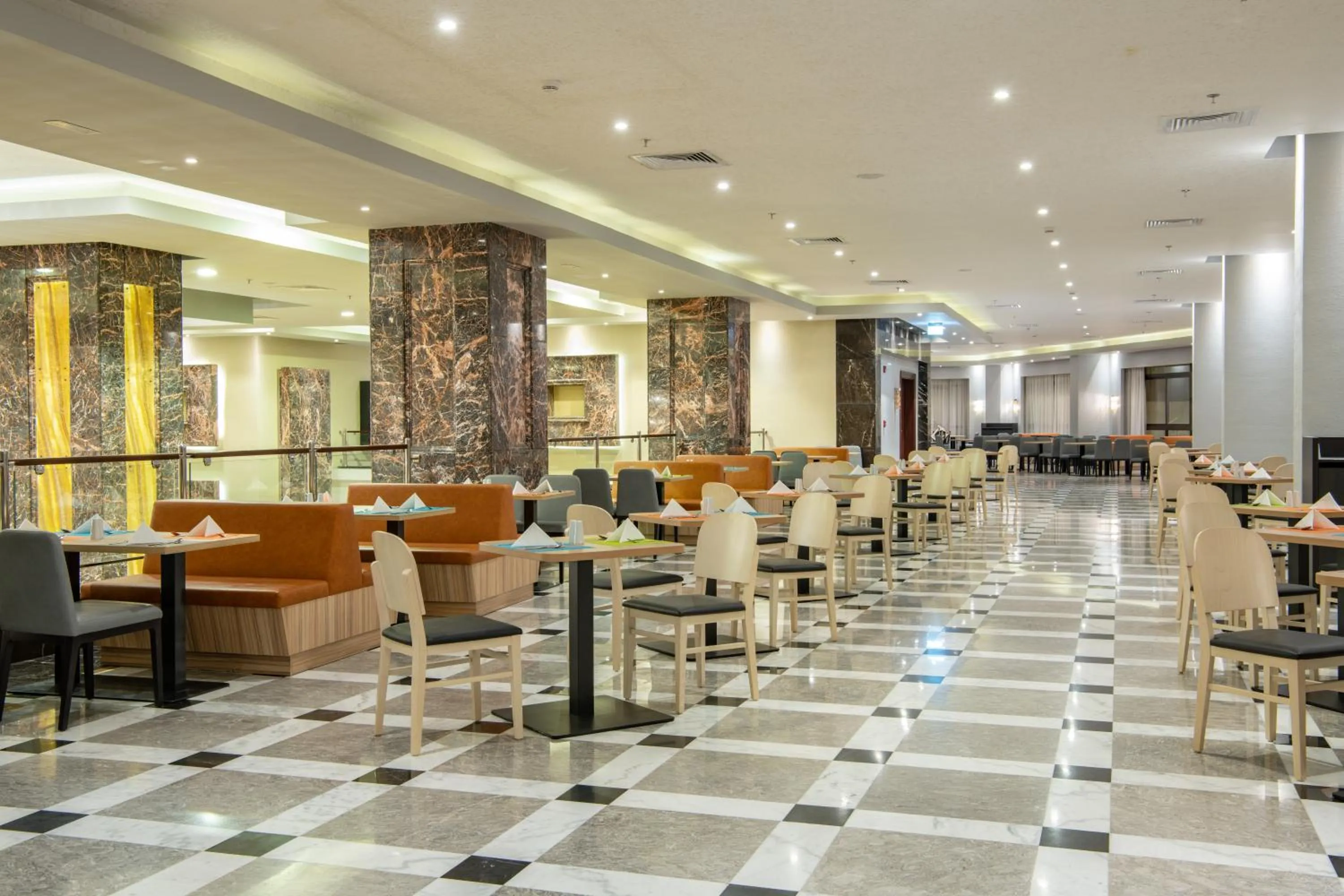 Restaurant/places to eat in Park Inn by Radisson Makkah Al Naseem