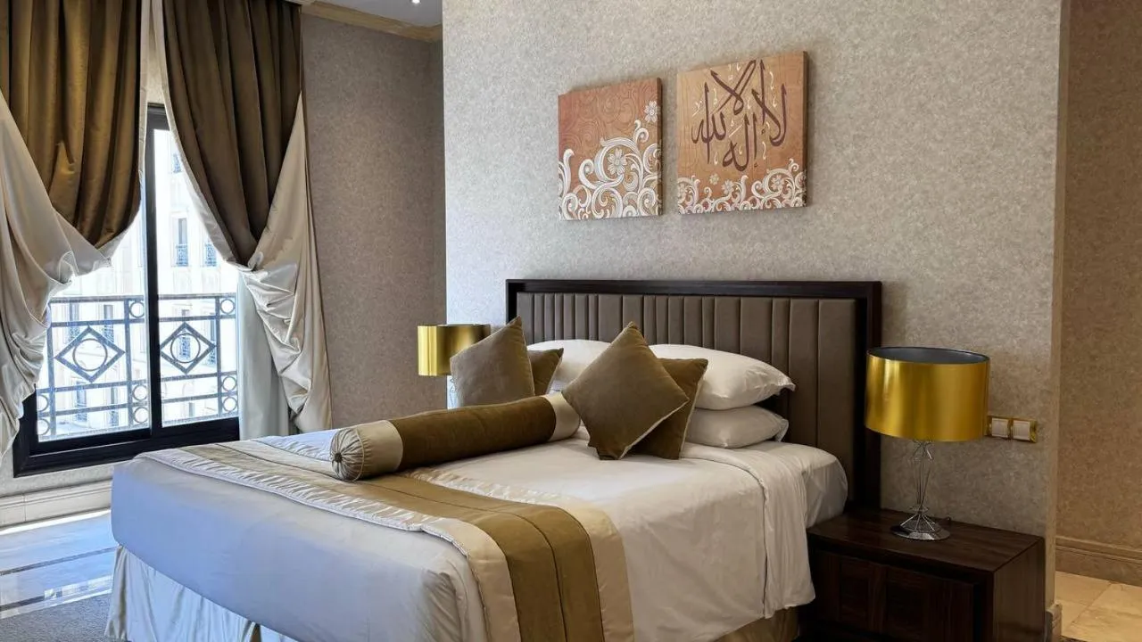 Bedroom, Bed in Park Inn by Radisson Makkah Al Naseem