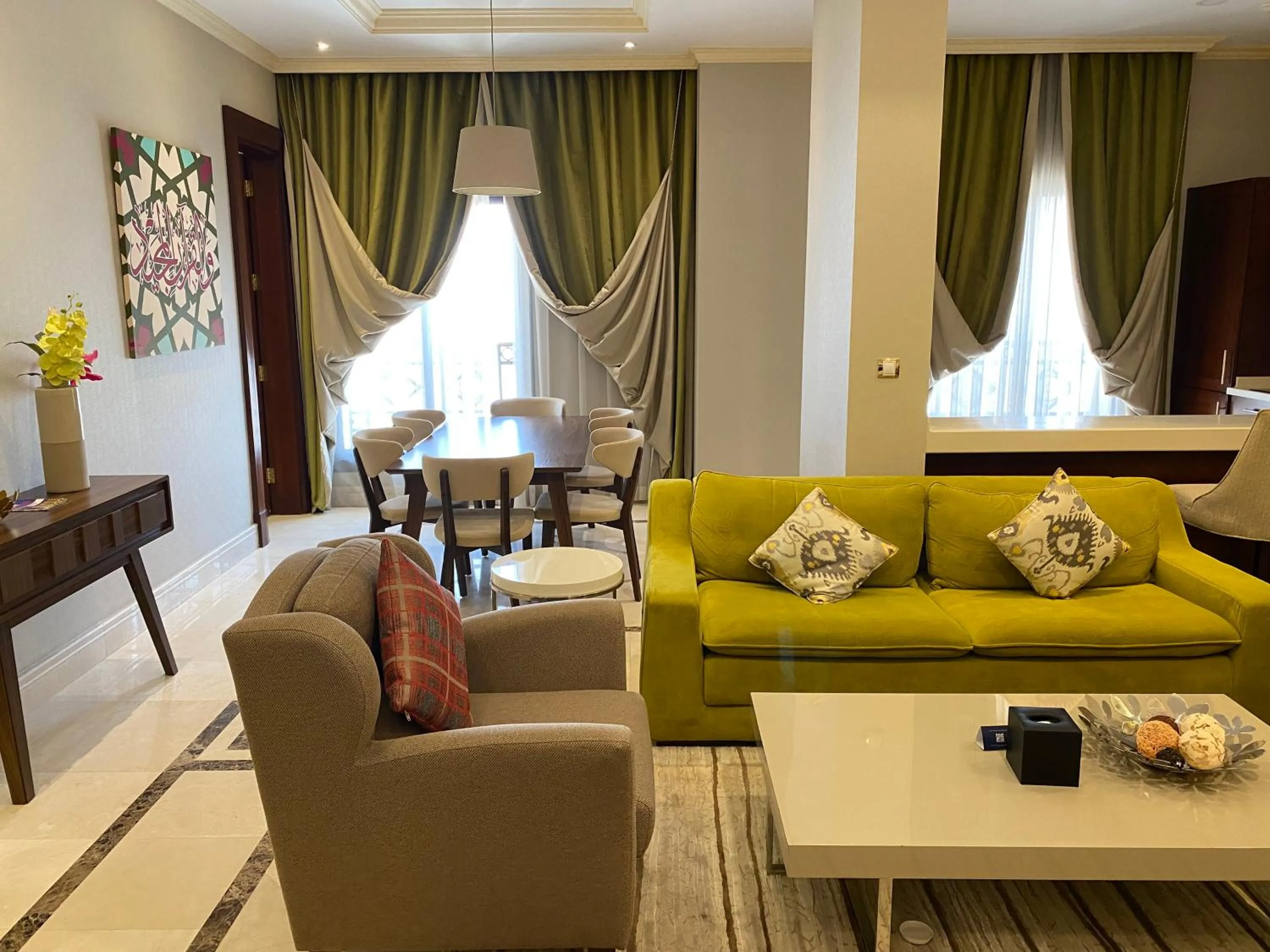 Living room in Park Inn by Radisson Makkah Al Naseem