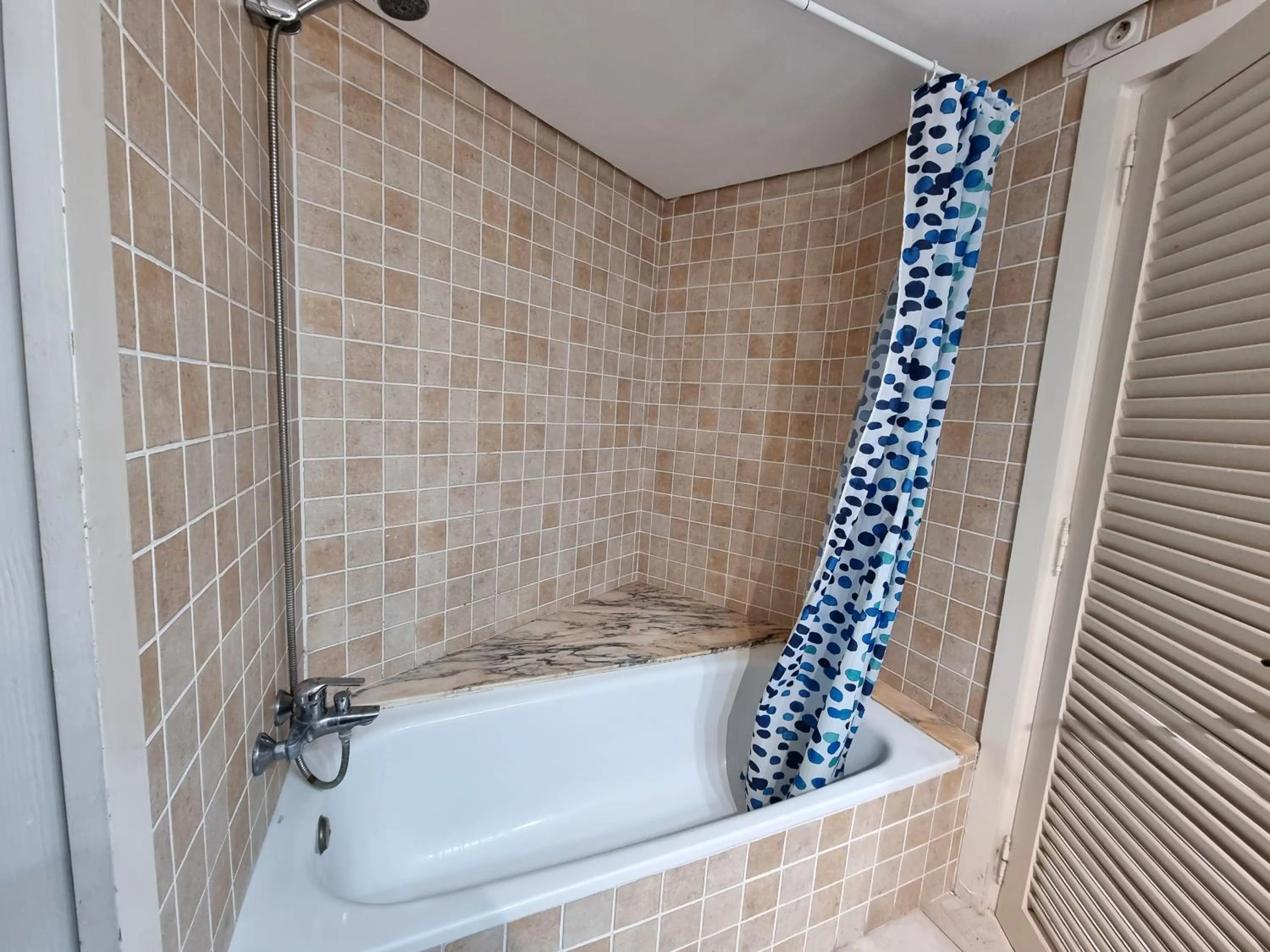 Bathroom in Apartamentos Eurhostal 3000