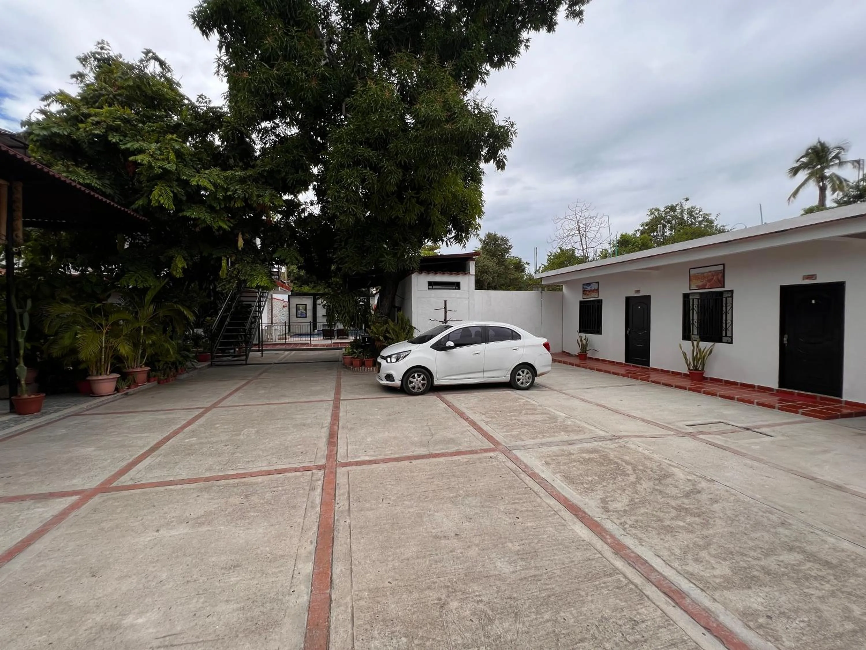 Parking in Hotel Colonial Villavieja