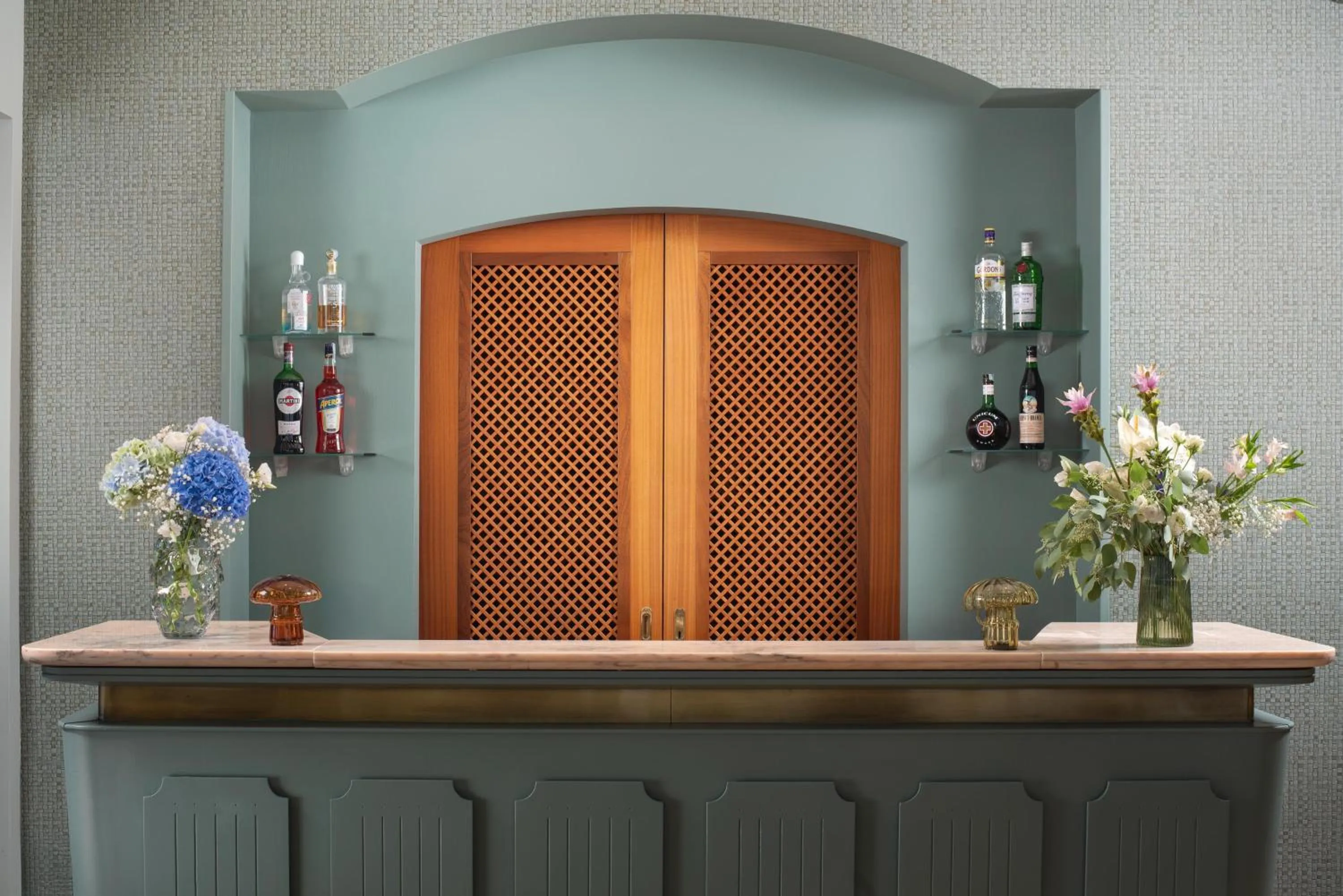 Lounge or bar in NH Ancona