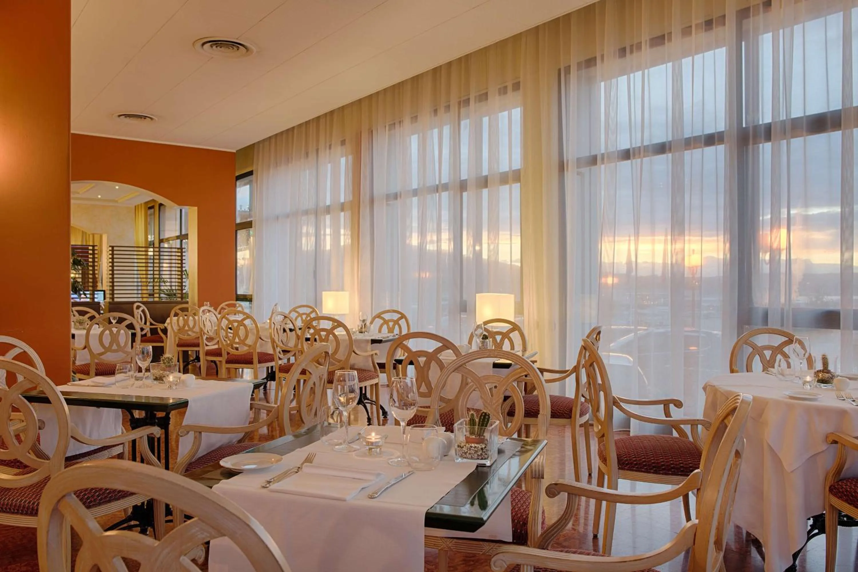 Restaurant/places to eat in NH Ancona