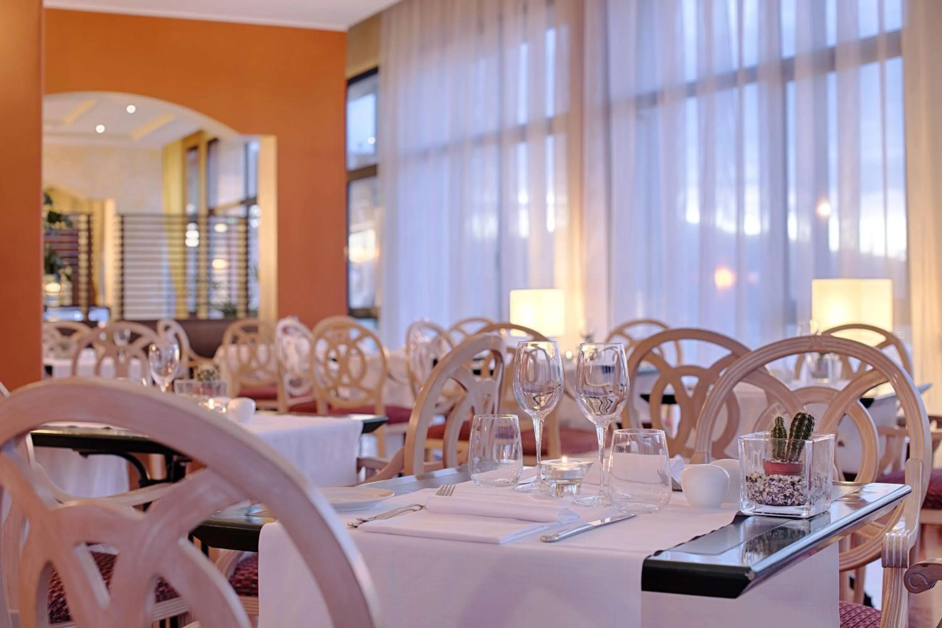 Restaurant/places to eat in NH Ancona