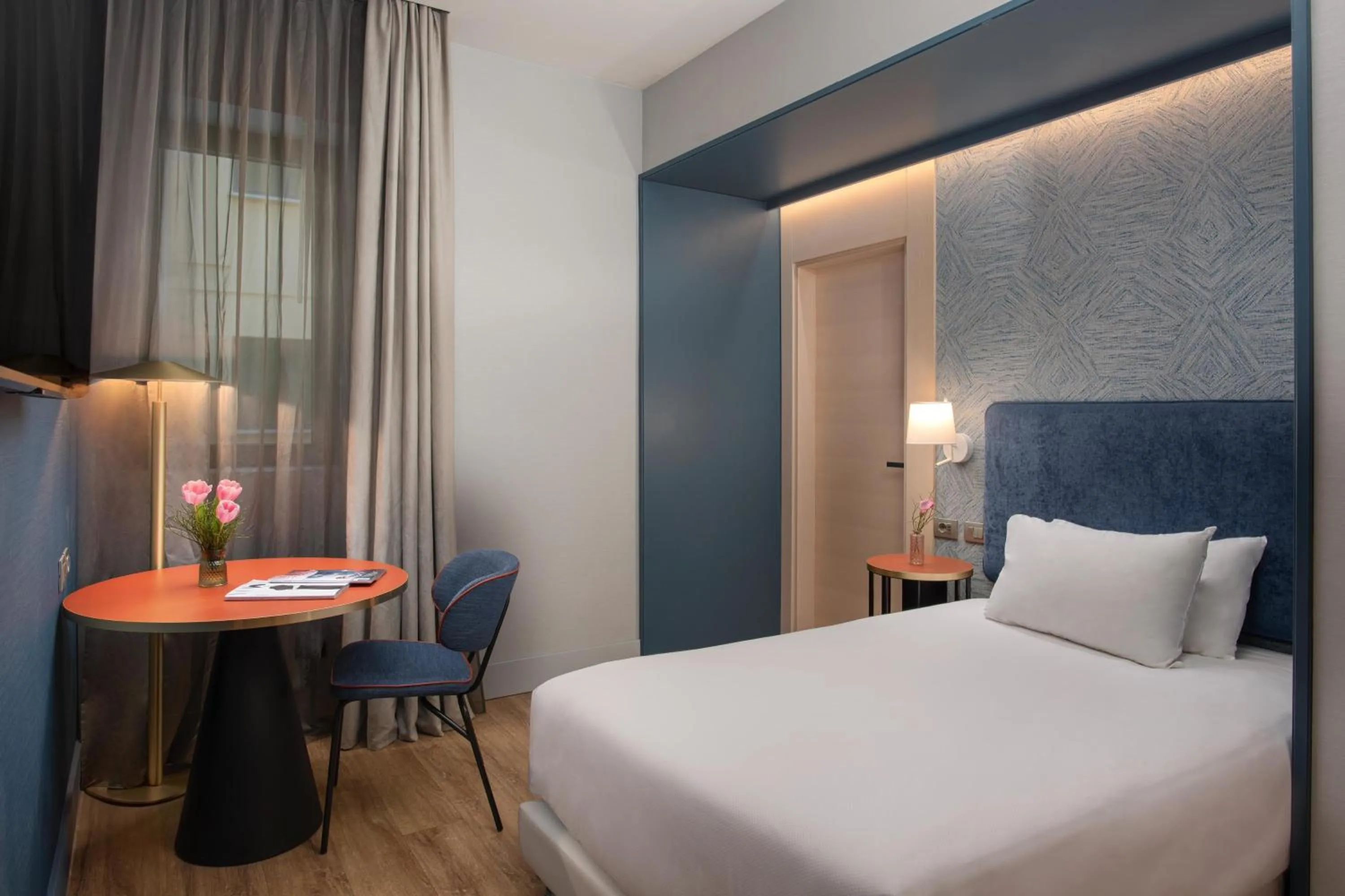 Bedroom, Bed in NH Firenze