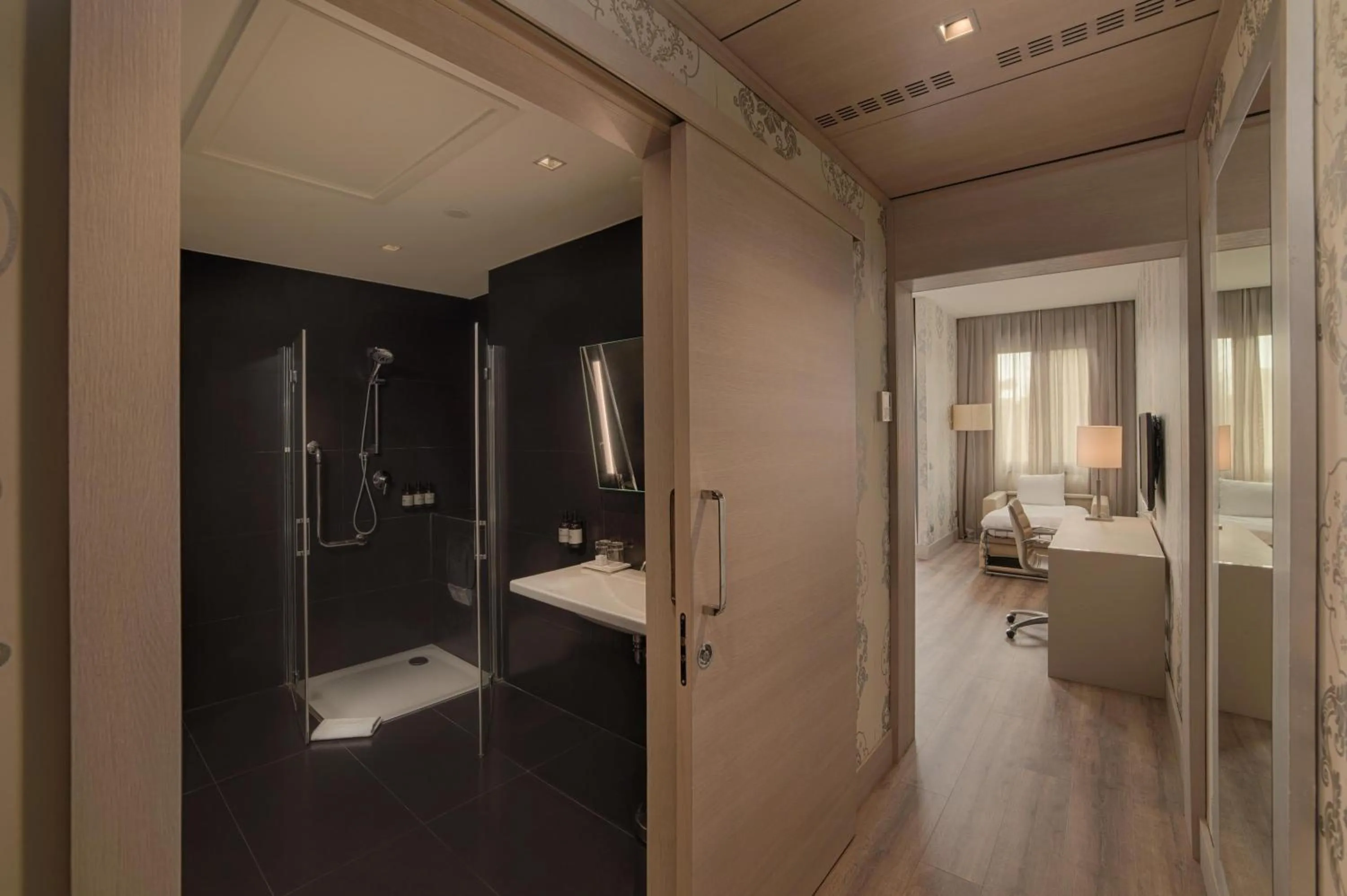 Bedroom in NH Firenze