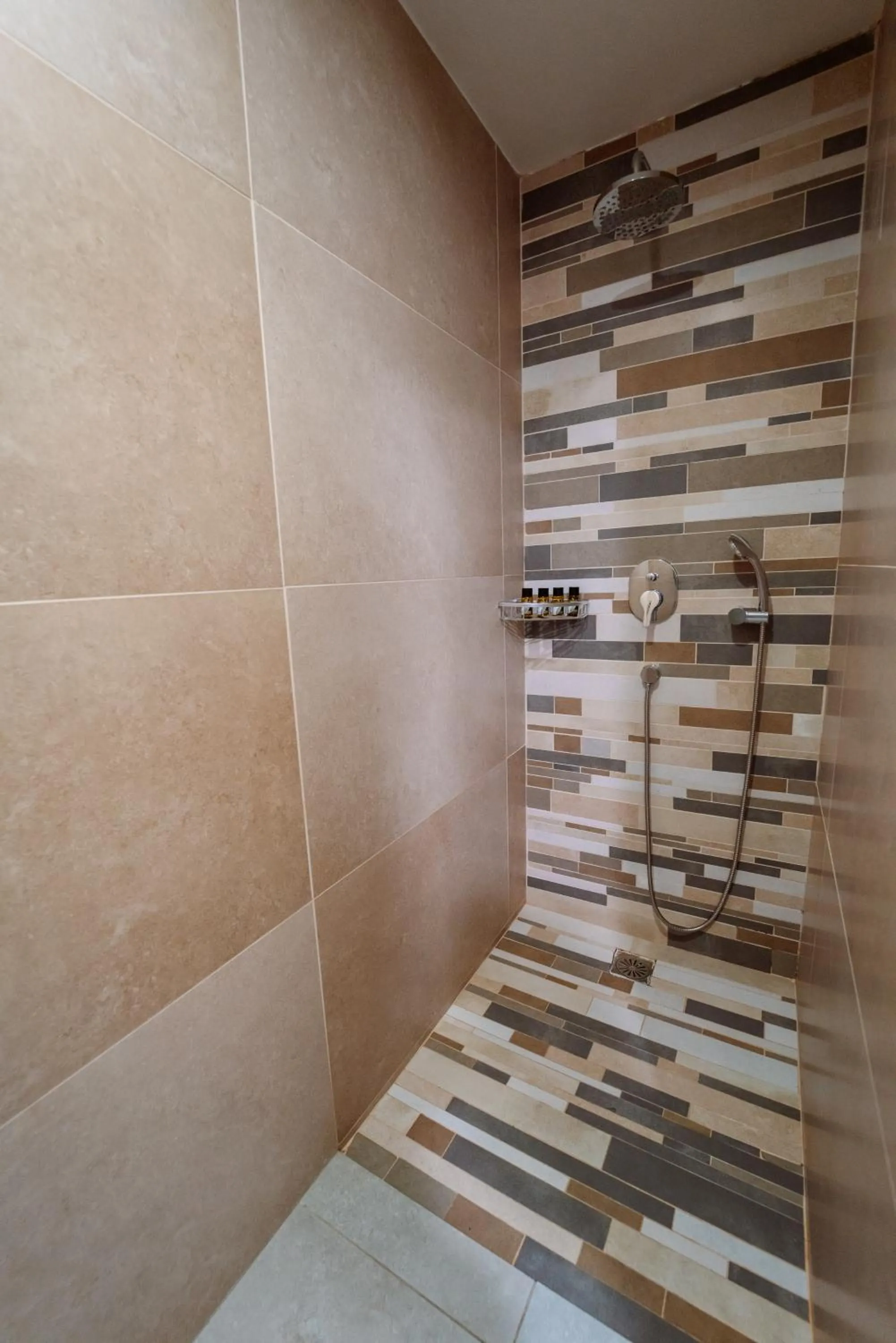 Shower in Ostria Resort & Spa