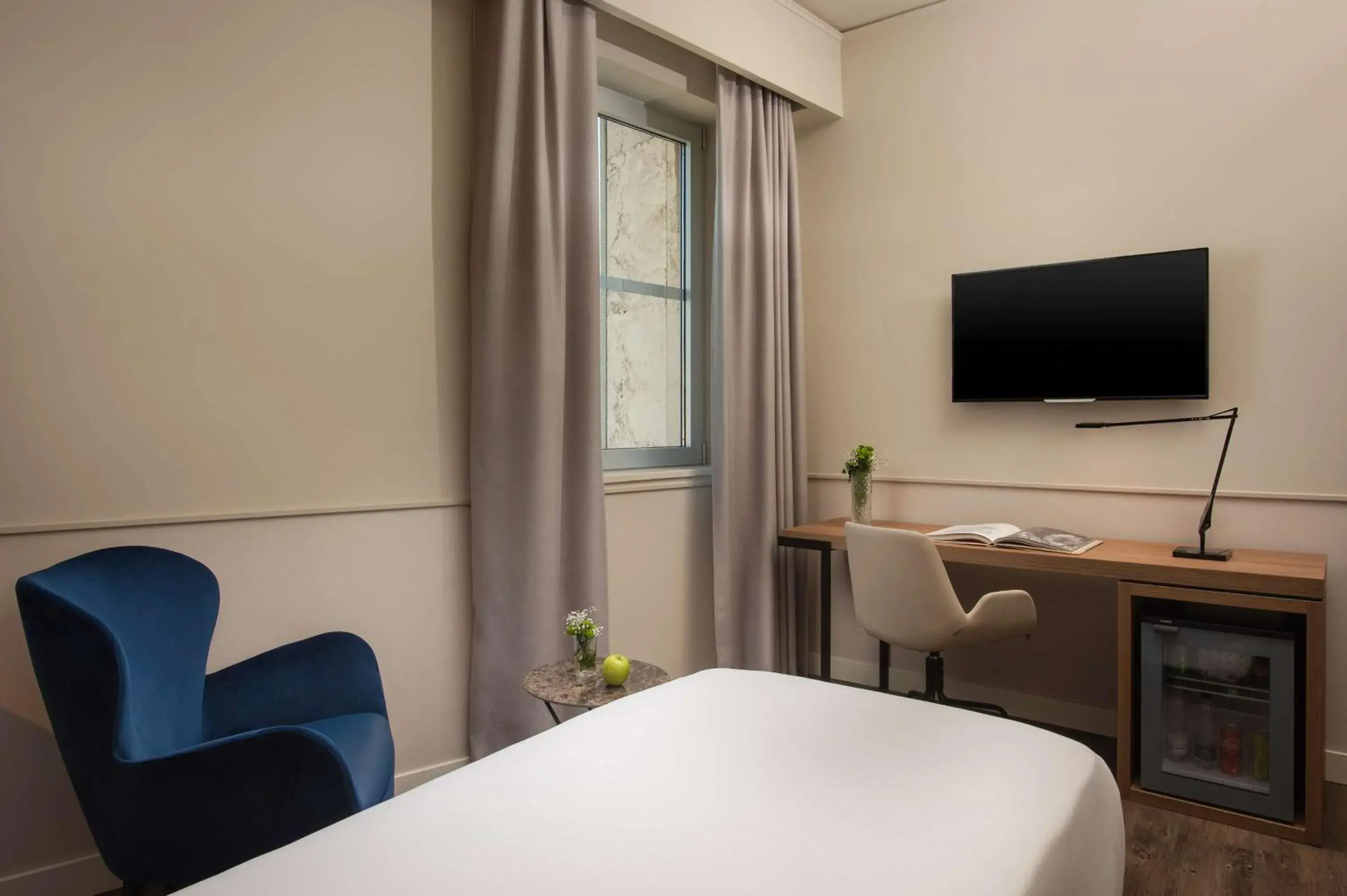 Standard Single Room with City View in NH Napoli Panorama Standard Single Room with City View in NH Napoli Panorama