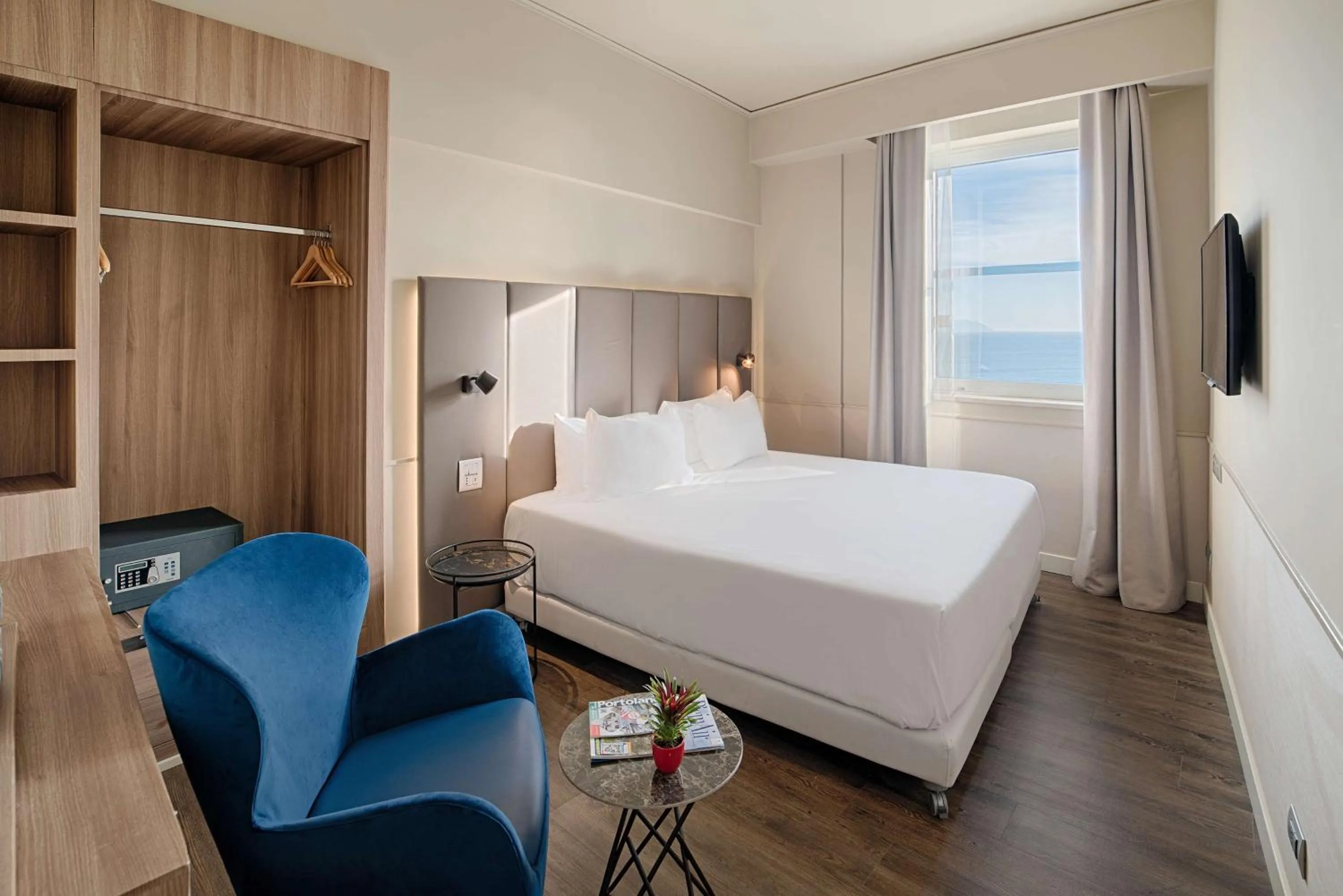 Bedroom, Bed in NH Napoli Panorama