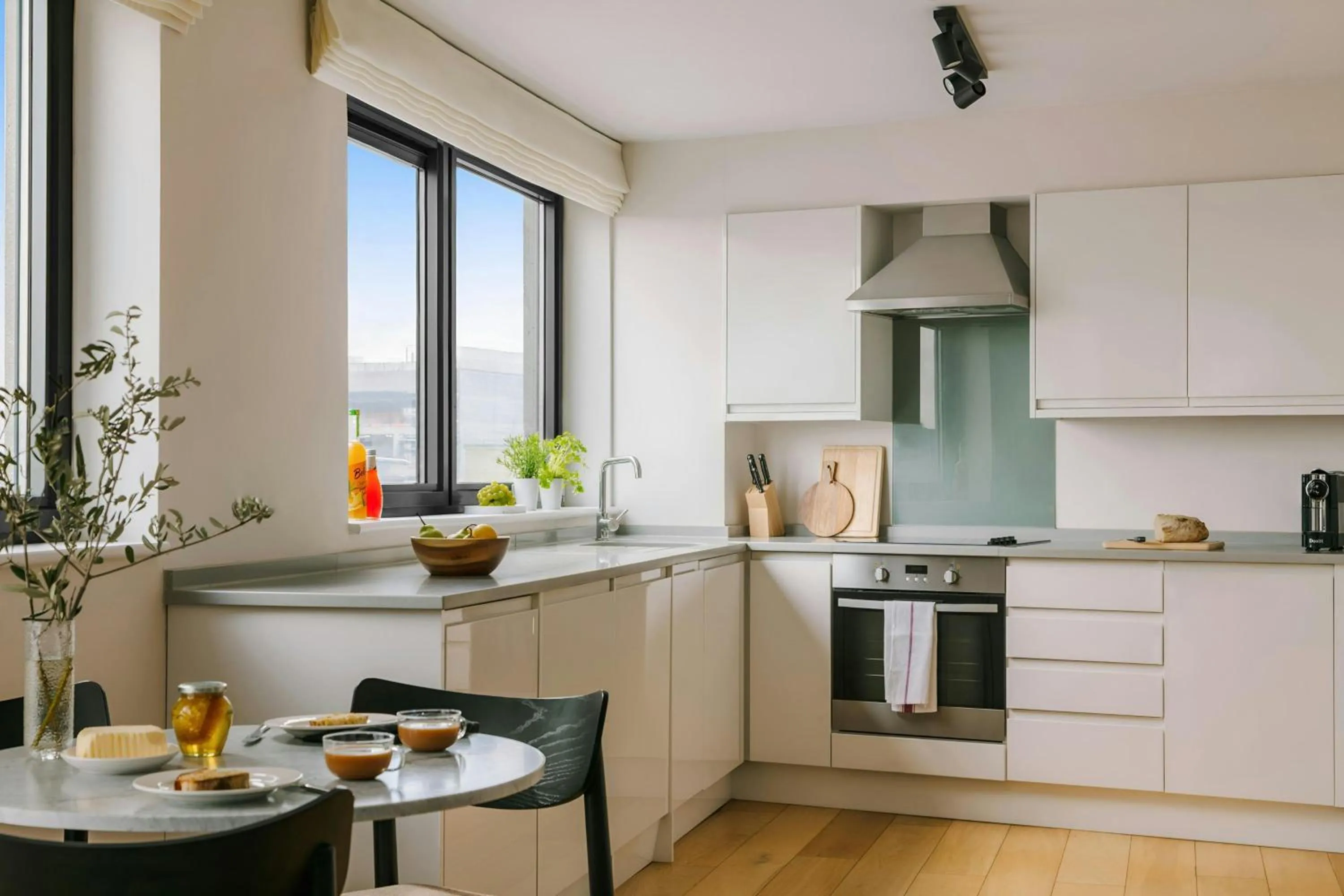 Kitchen or kitchenette in Sonder by Marriott Bonvoy The Bard Apartments Fitzrovia