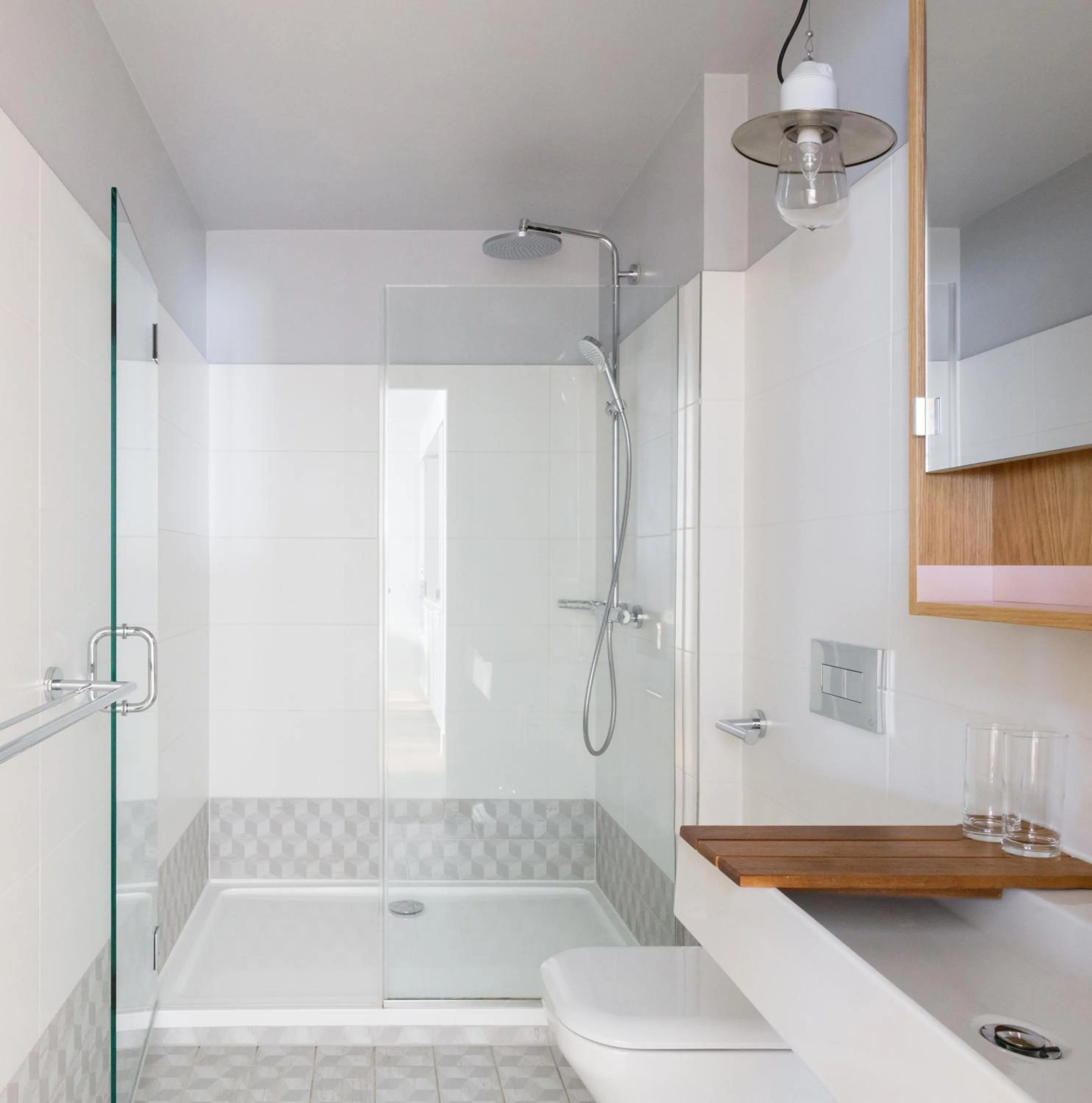 Shower in Eden Locke