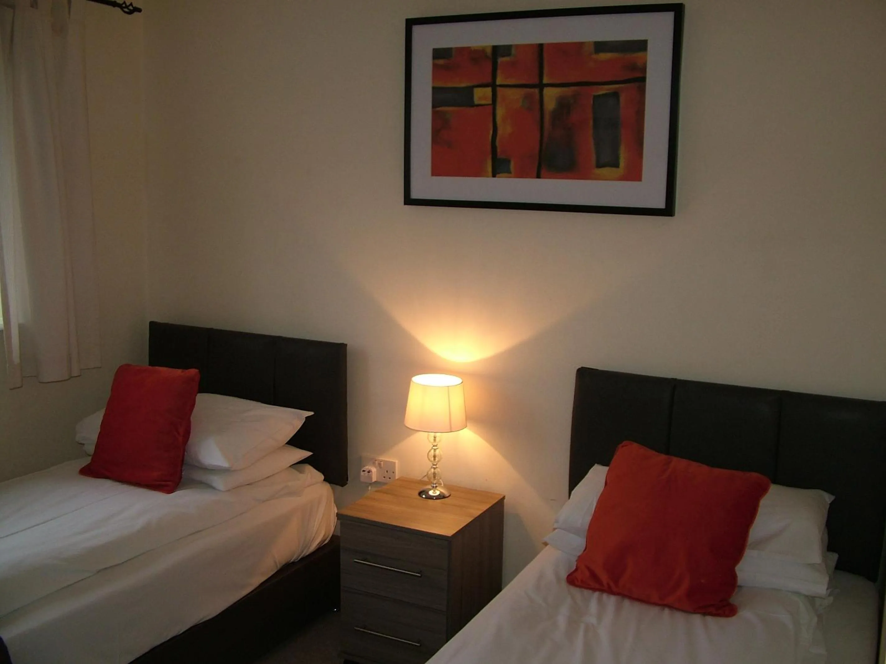 Bedroom, Bed in Thistle Cottage