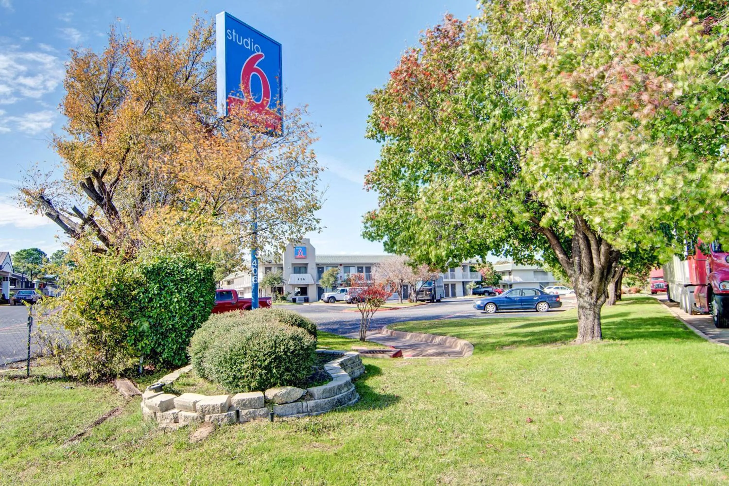 Property building in Studio 6-Grand Prairie, TX