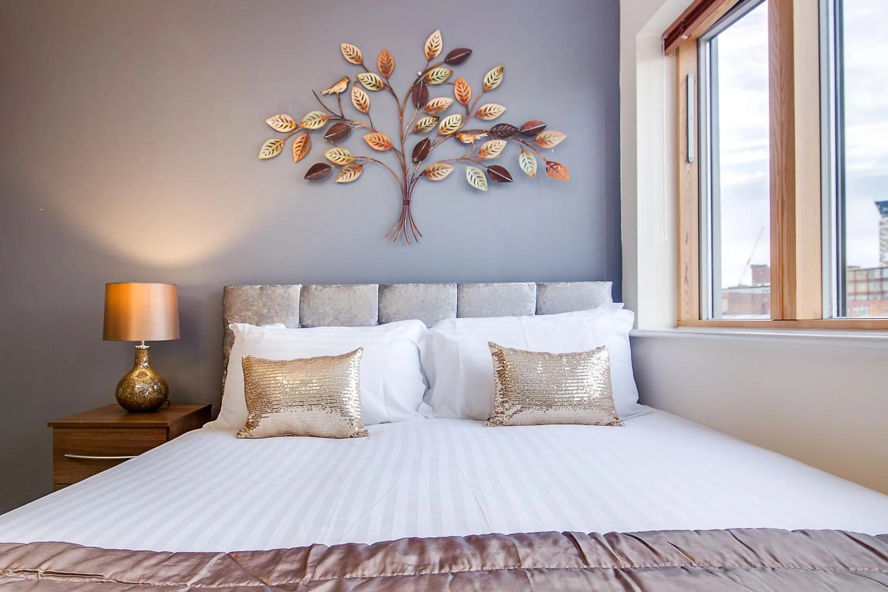 Bed in Mica Point City Centre Apartment