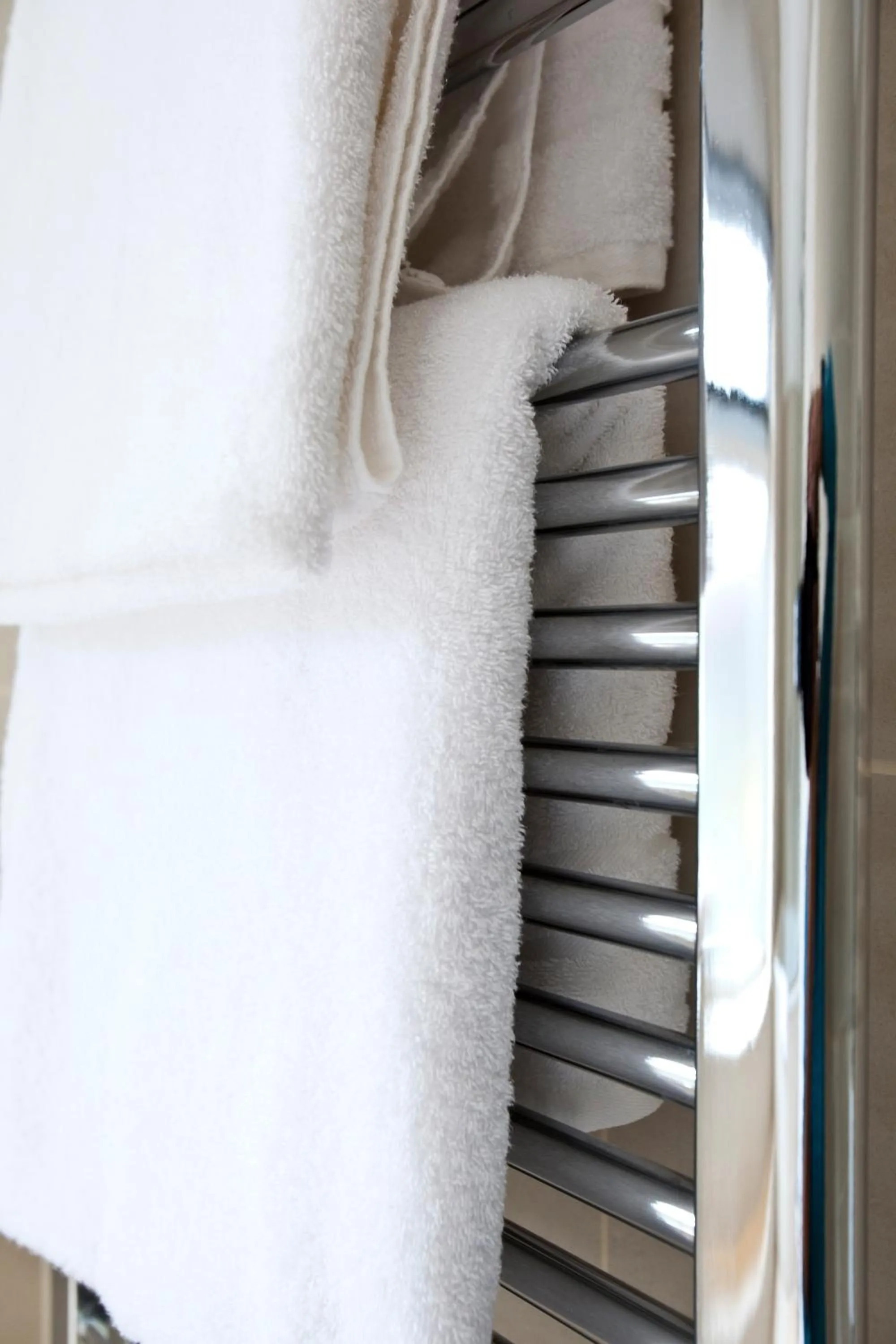 Bathroom, Bed in The Lodge Hotel - Putney