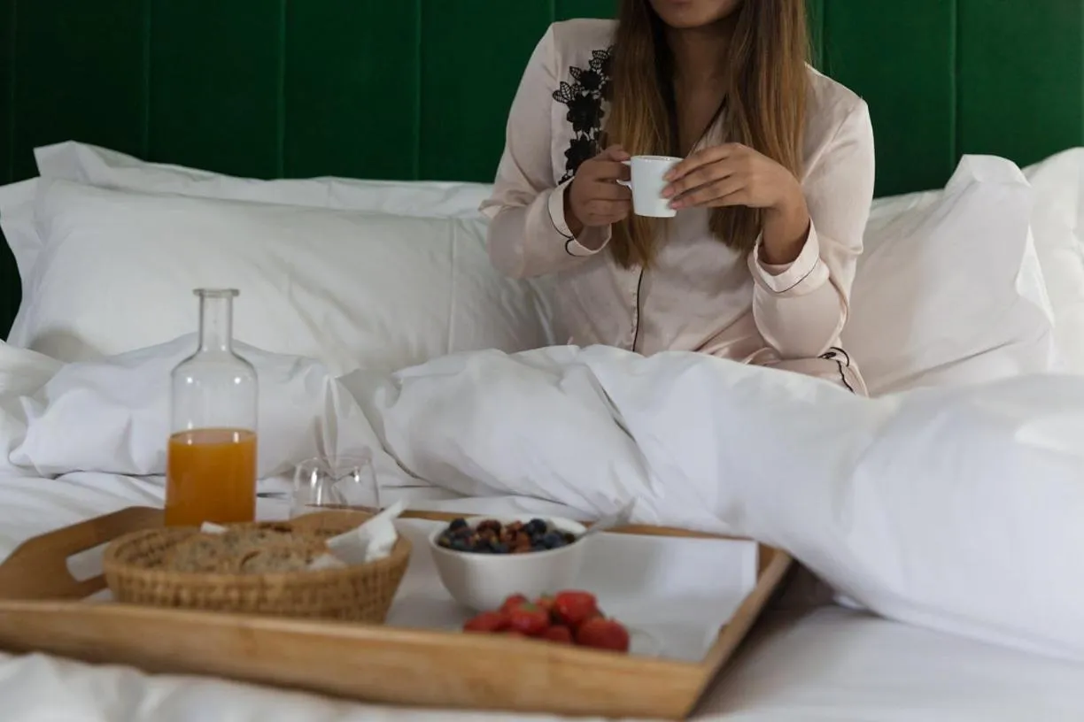Bed in The Lodge Hotel - Putney