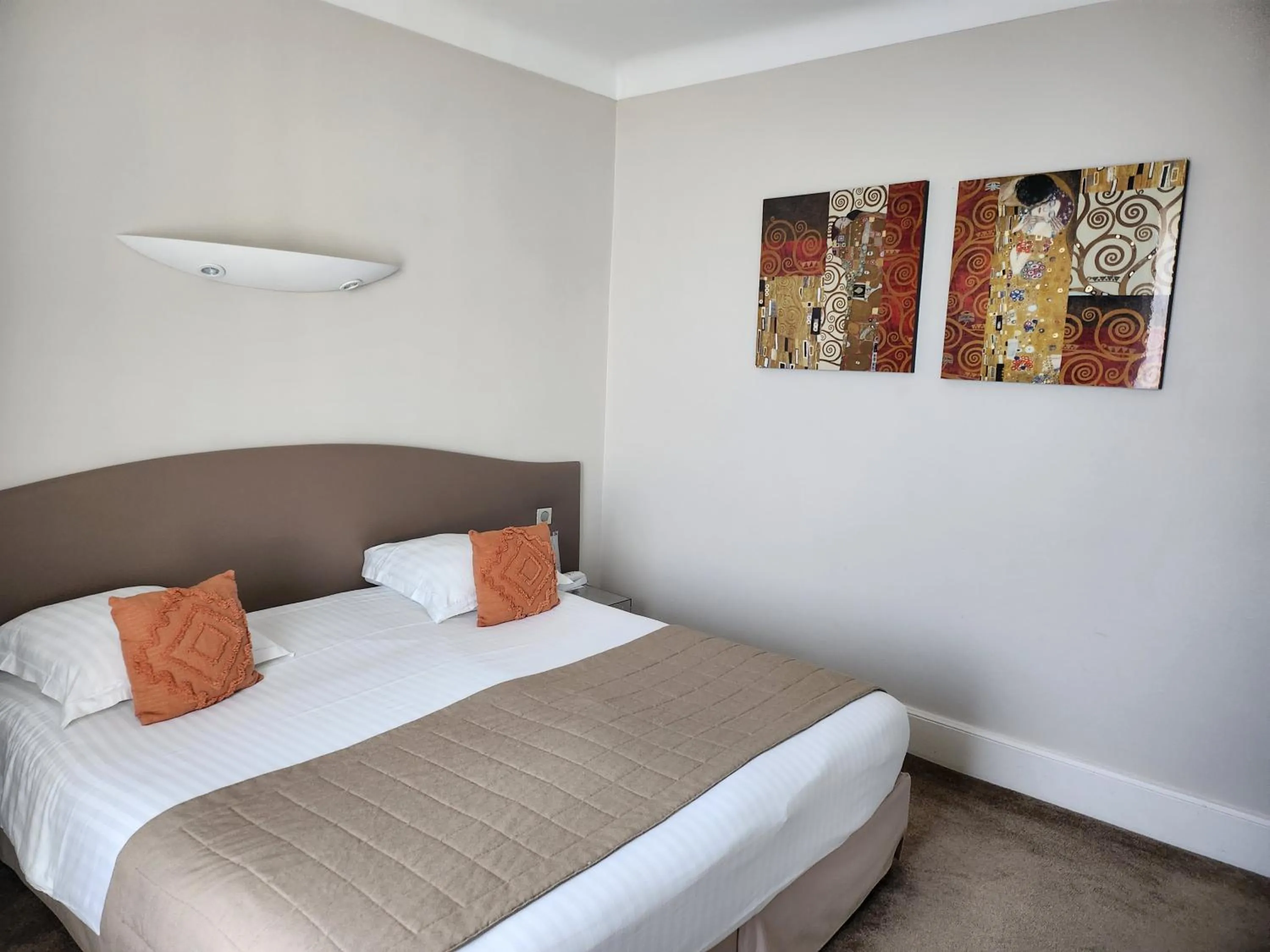 Photo of the whole room, Bed in Hôtel Les Nations The Originals Boutique VICHY