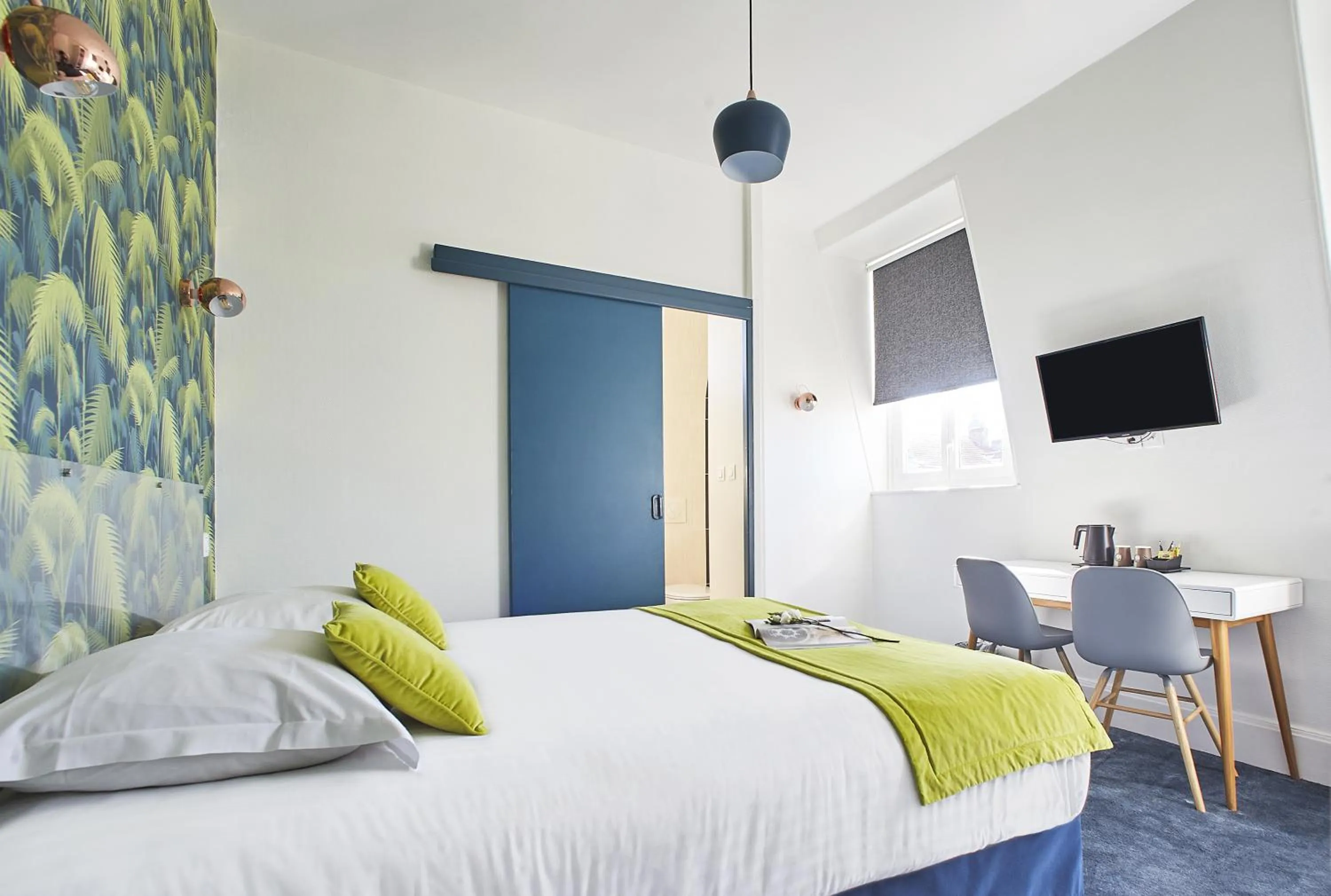 Photo of the whole room, Bed in Hôtel Les Nations The Originals Boutique VICHY