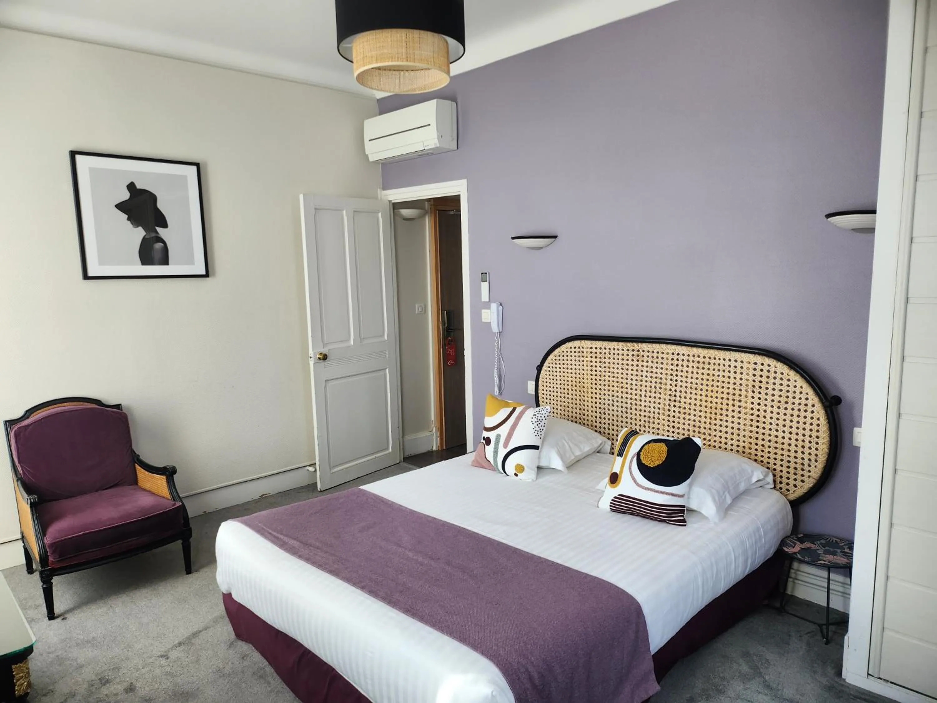 Photo of the whole room, Bed in Hôtel Les Nations The Originals Boutique VICHY