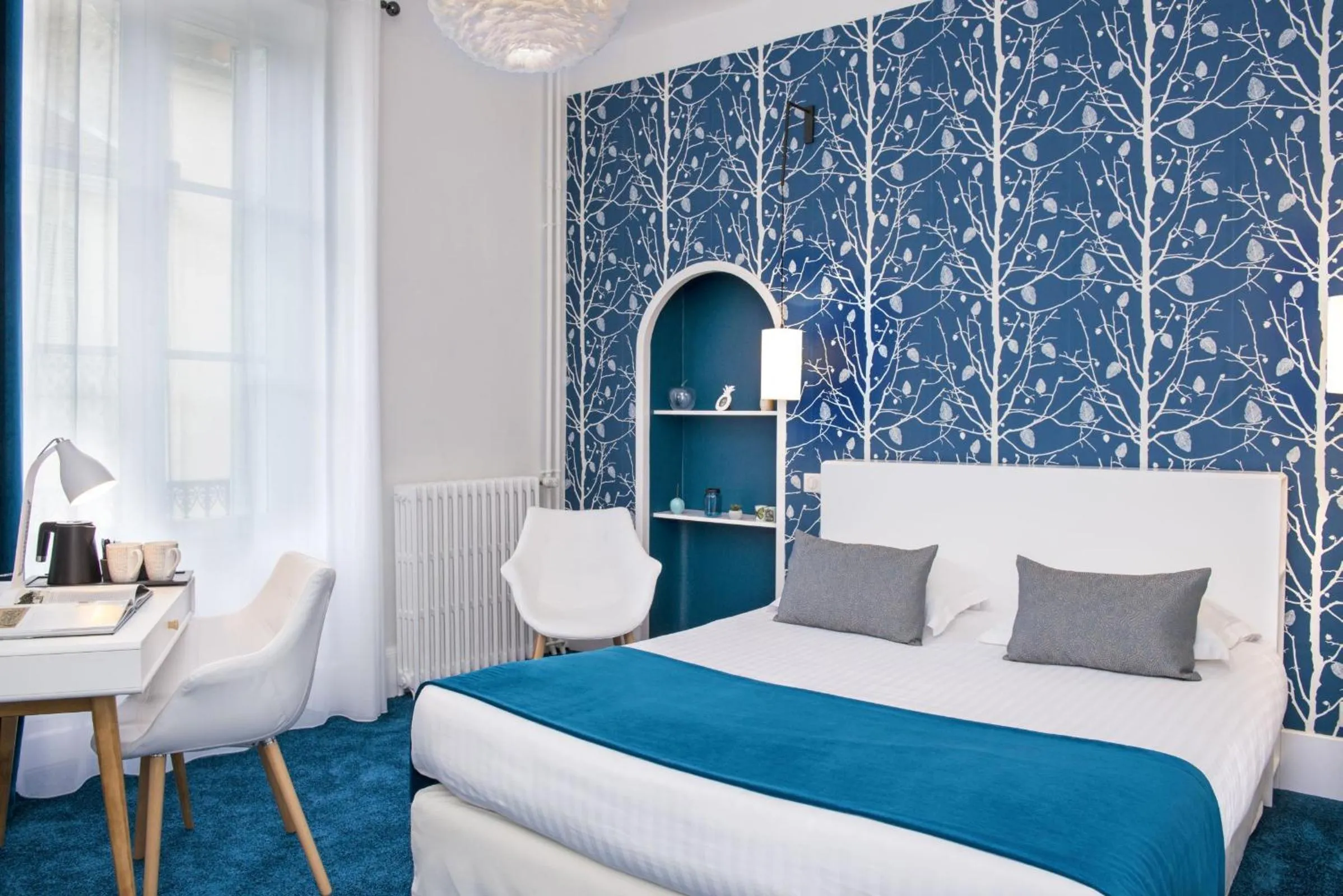 Decorative detail, Bed in Hôtel Les Nations The Originals Boutique VICHY