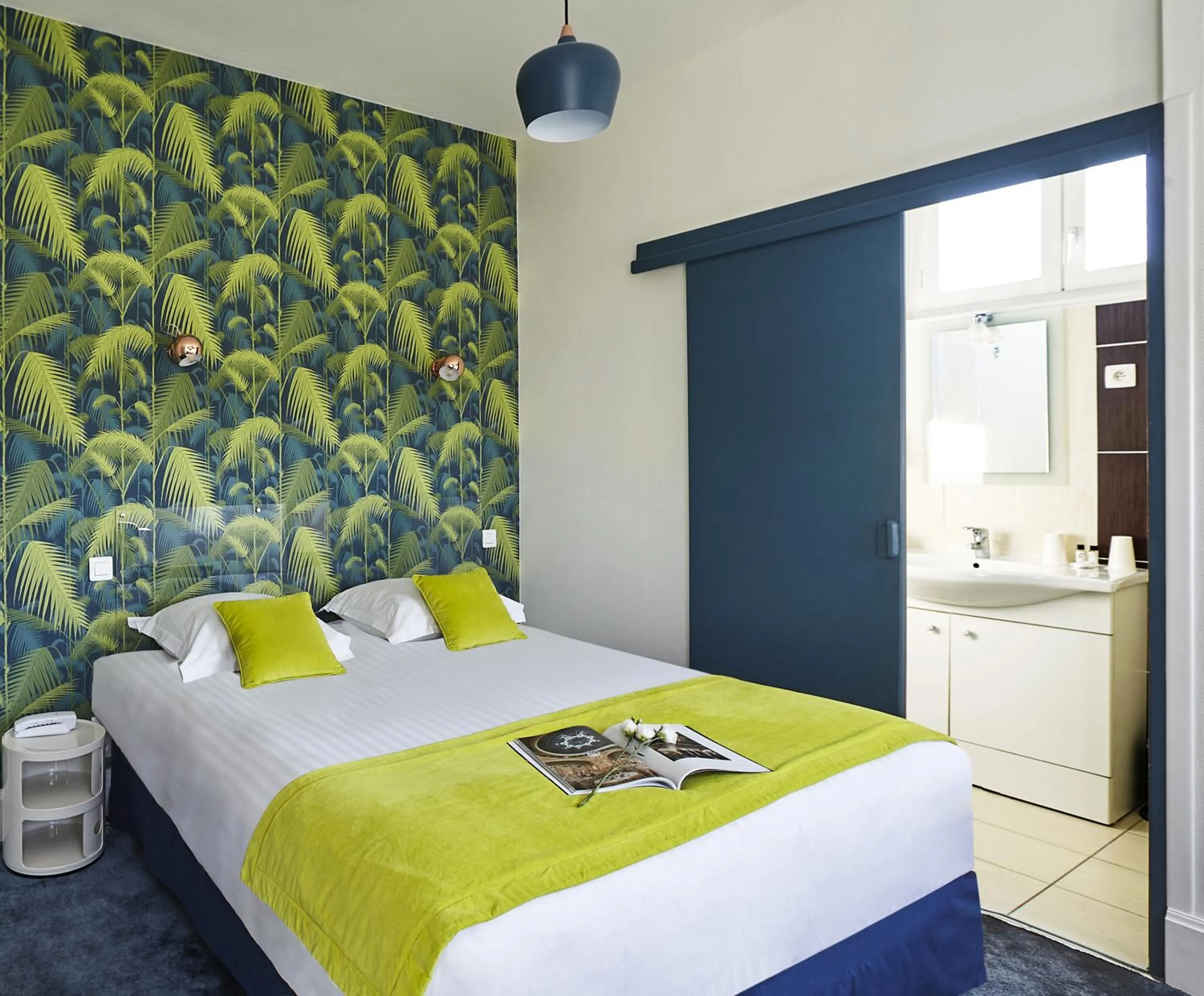 Photo of the whole room, Bed in Hôtel Les Nations The Originals Boutique VICHY