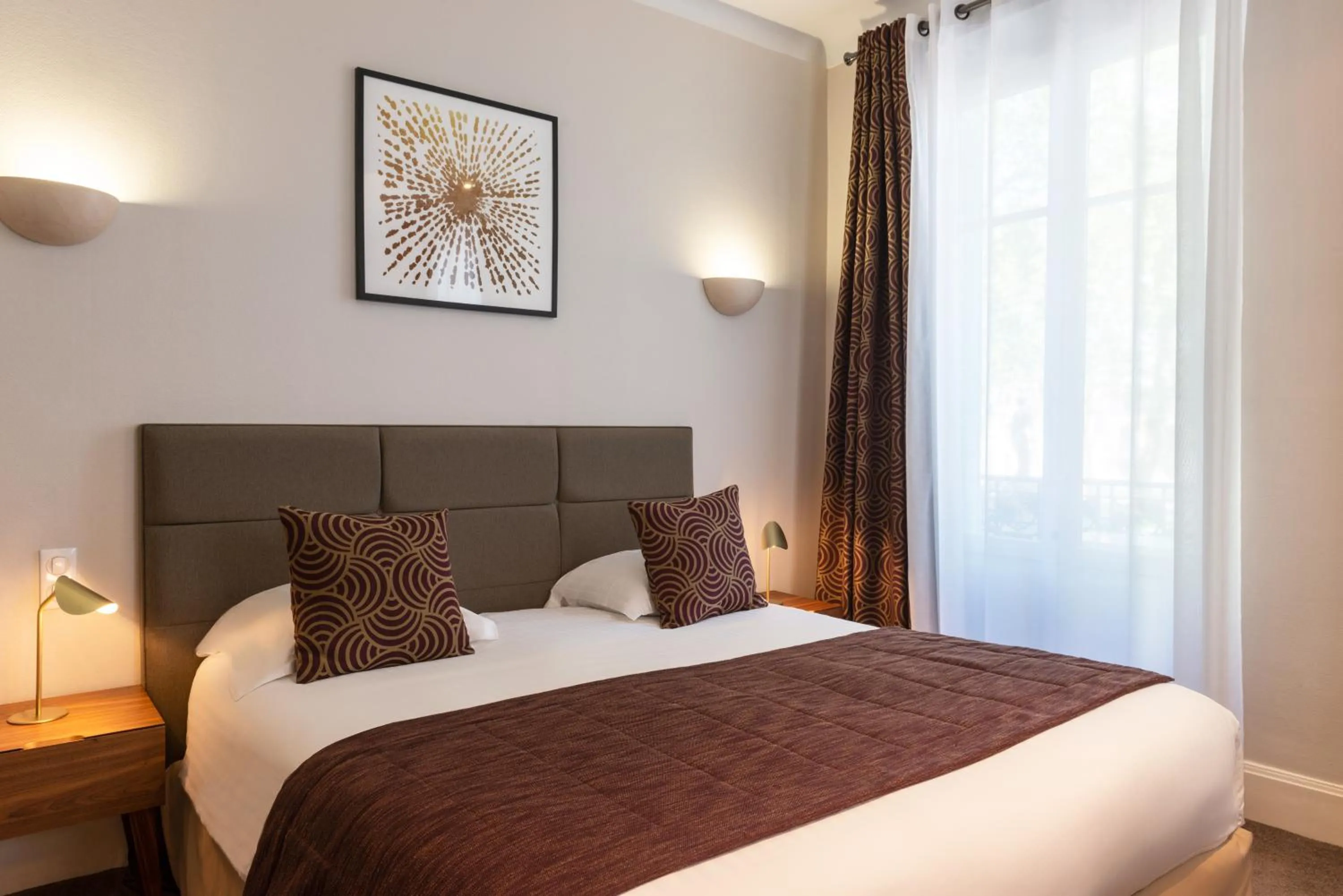 Bedroom, Bed in Hôtel Les Nations The Originals Boutique VICHY